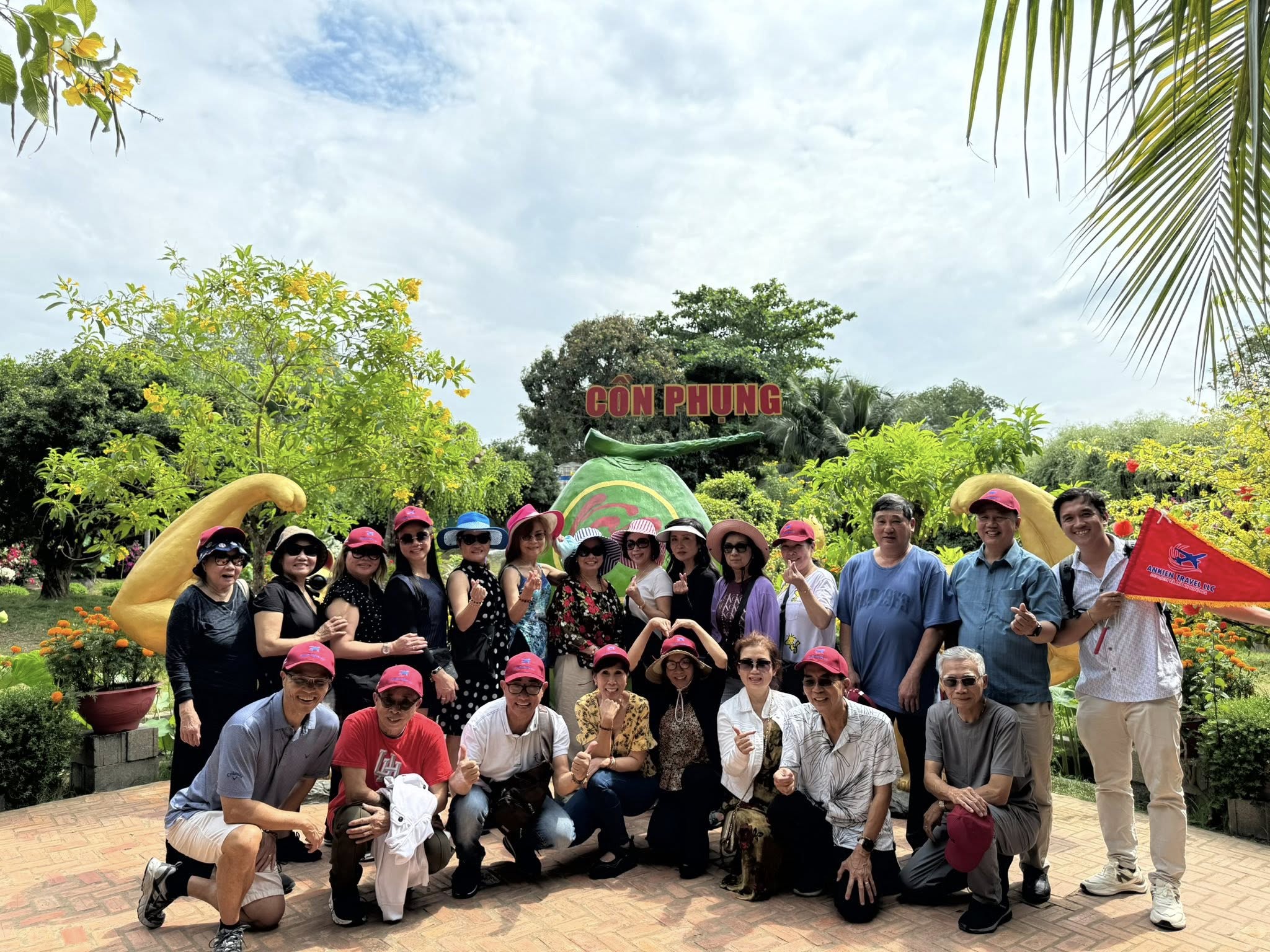 Tour hành hương xuyên Việt 23 ngày của An Kiên Travel Tour hành hương xuyên Việt 23 ngày của An Kiên Travel