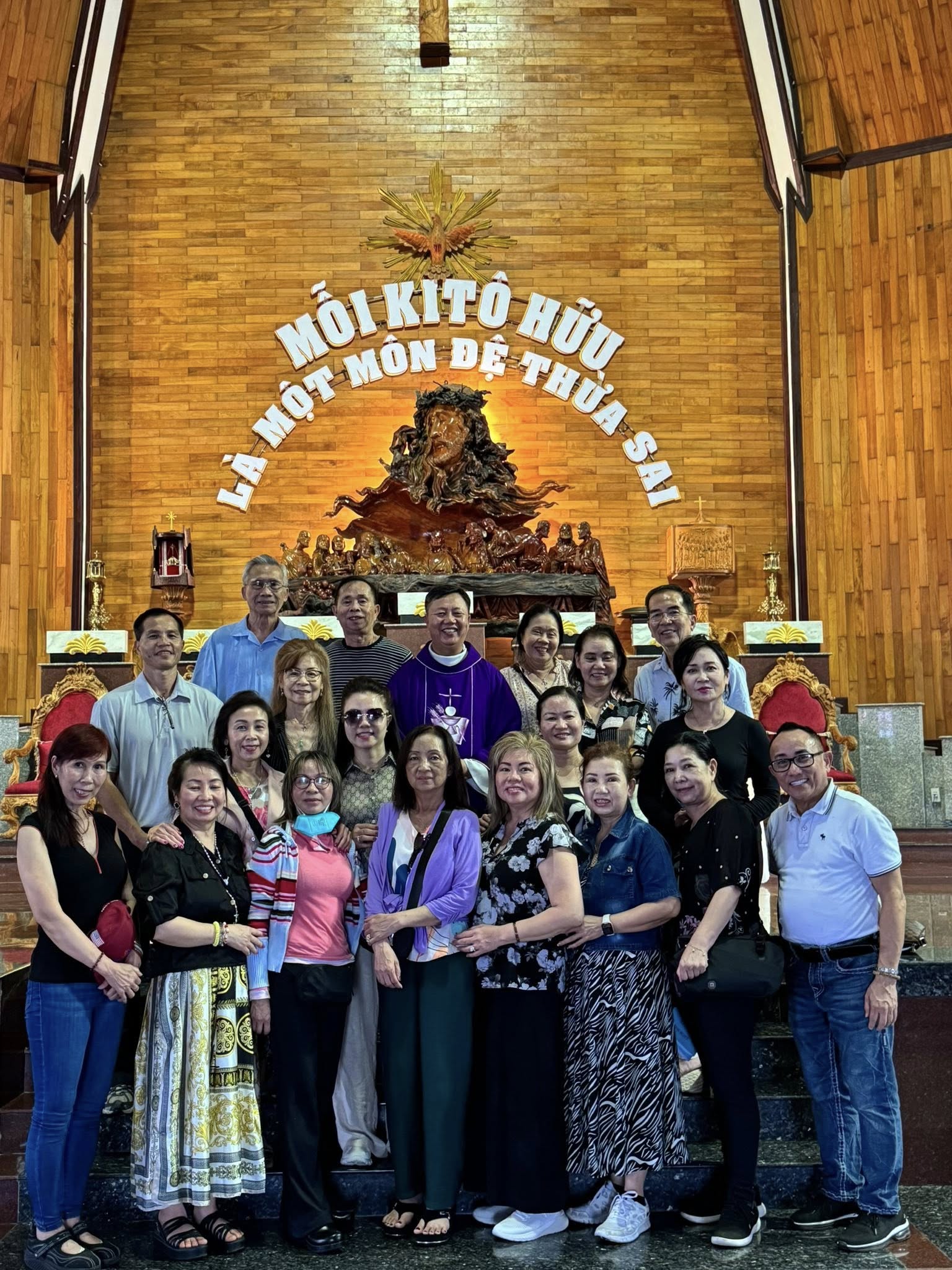 Tại An Kiên Travel, chúng tôi hiểu rằng mỗi chuyến hành hương là một hành trình thiêng liêng của tâm hồn. Với sứ mệnh kết nối đức tin và văn hóa, chúng tôi tỉ mỉ chuẩn bị mọi chi tiết để quý khách an tâm trải nghiệm những giá trị tinh thần quý giá nhất.