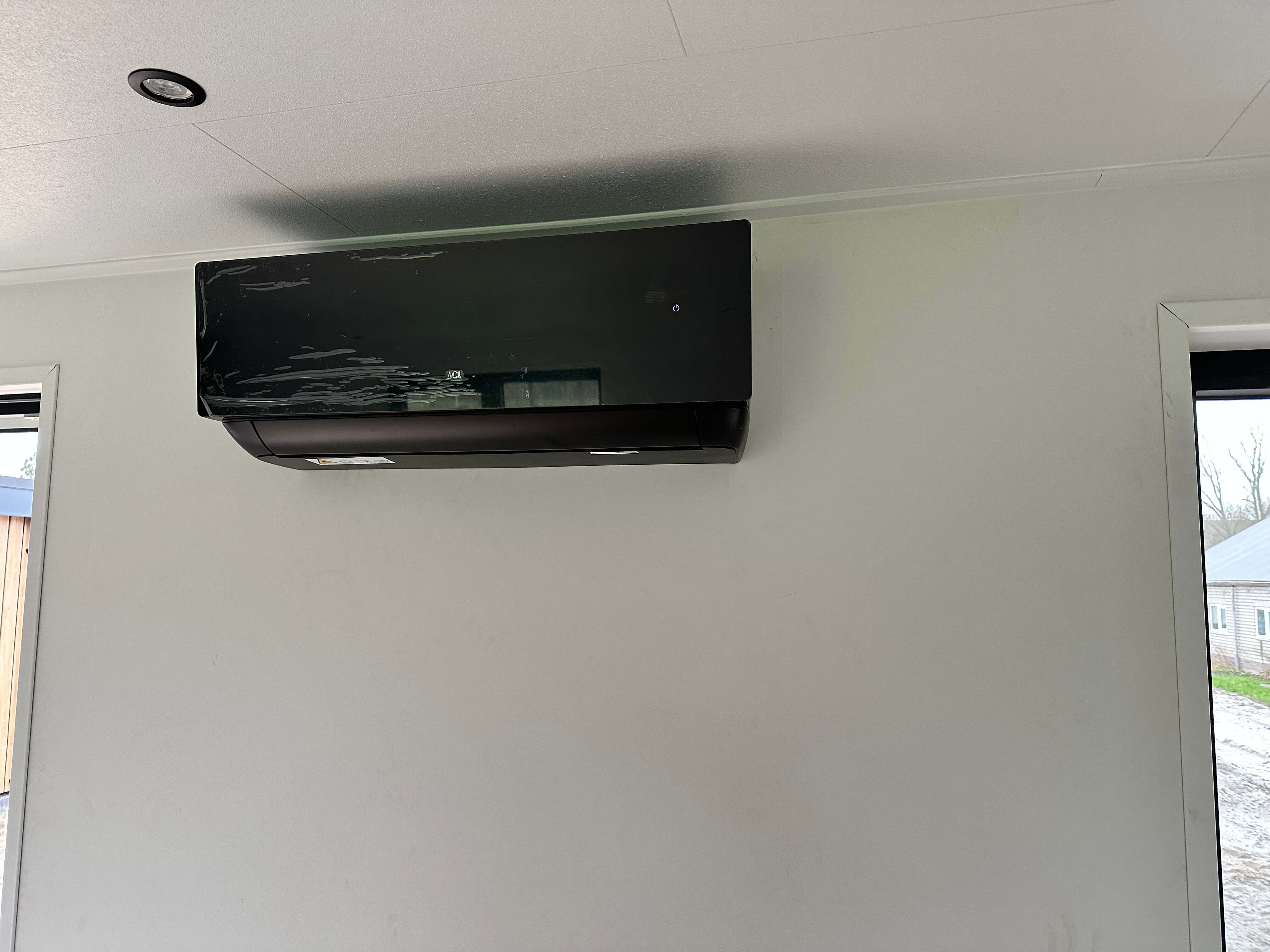 LG Airco binnenunit boven deur