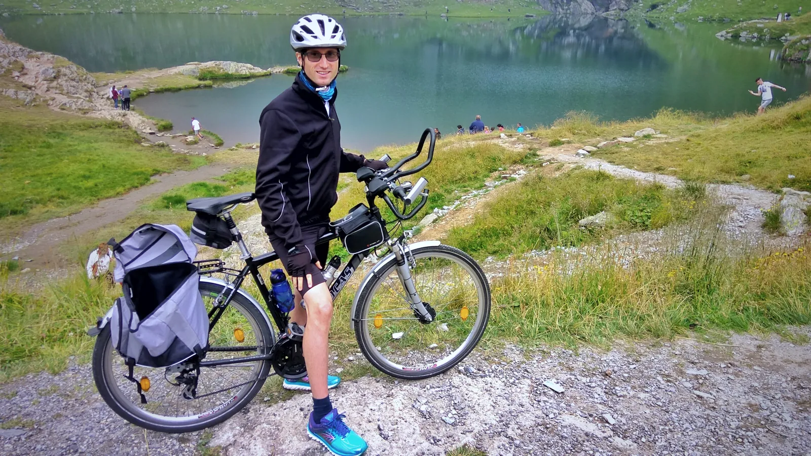Dr. Konrád într-o tură cu bicicleta