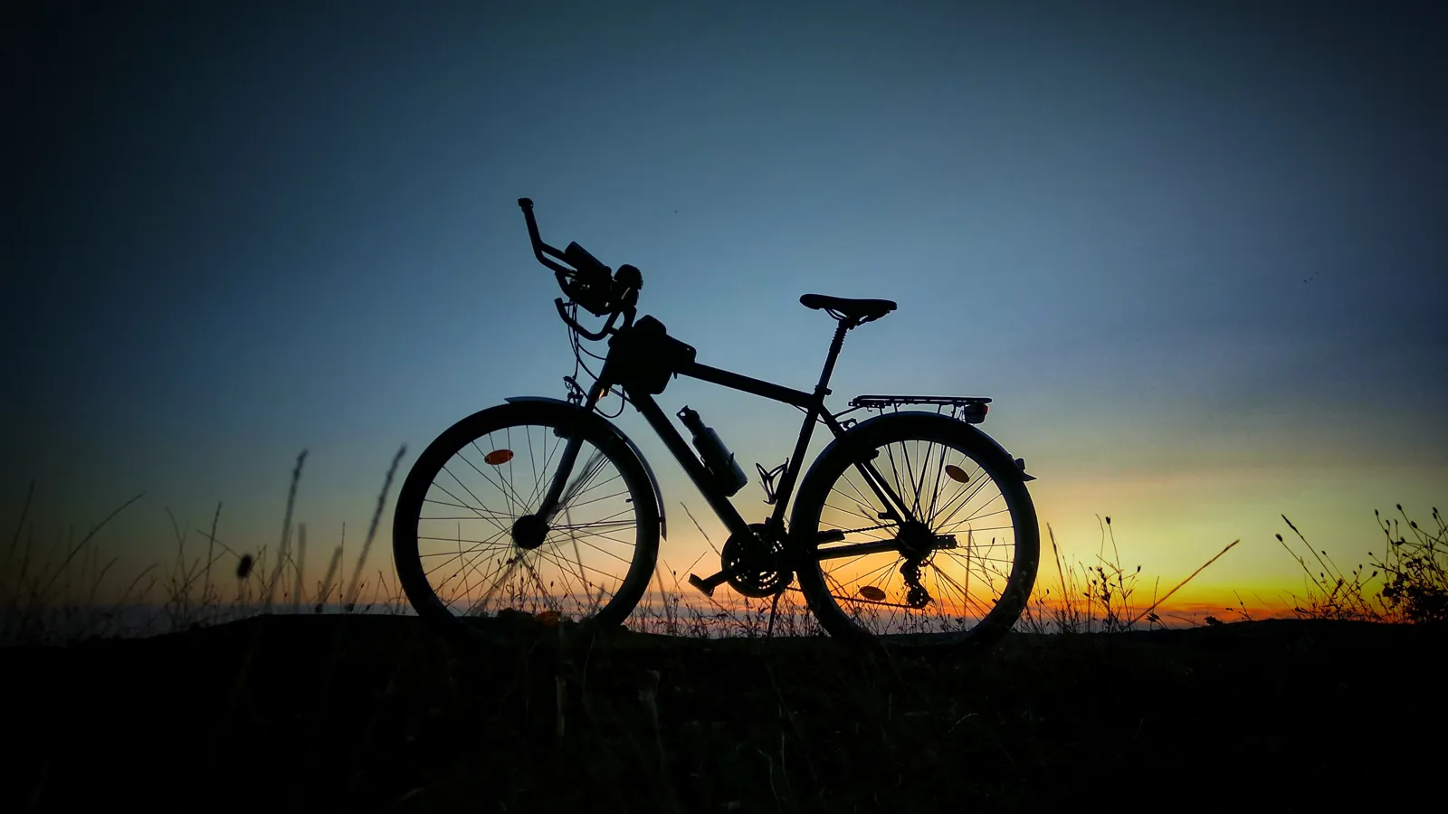 Dr. Konrád într-o tură cu bicicleta