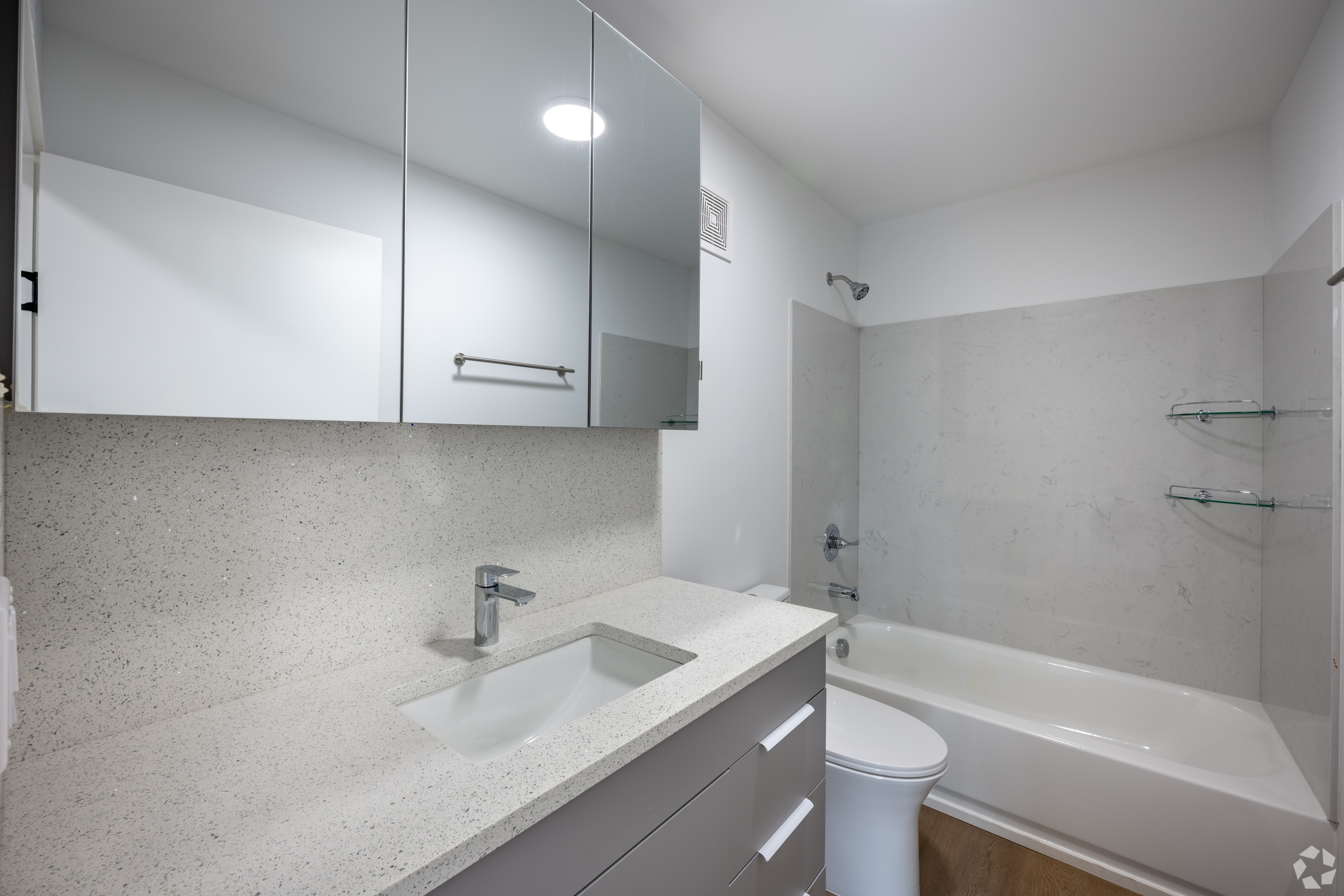 Dakar on Lake amenities