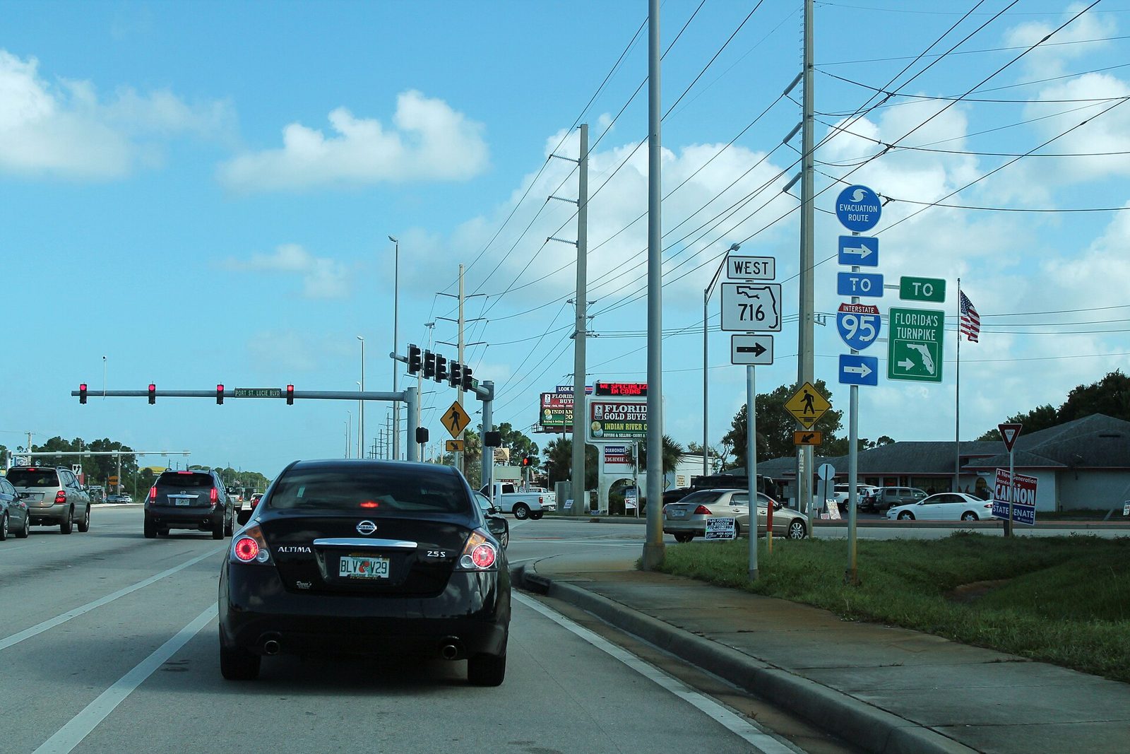 Traffic on US-1 at the signalized intersection with Port St. Lucie Boulevard (SR-716) in Port St. Lucie, Florida