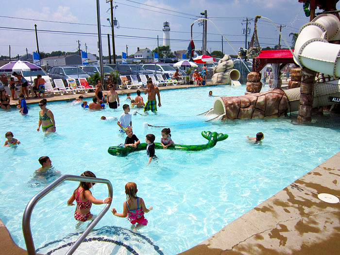 2800 square foot activity pool at Thunder Lagoon Waterpark
