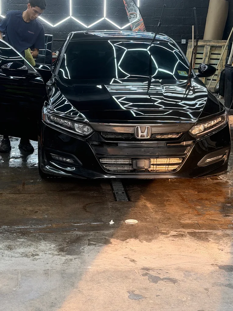 Ceramic tint glare-cut finish