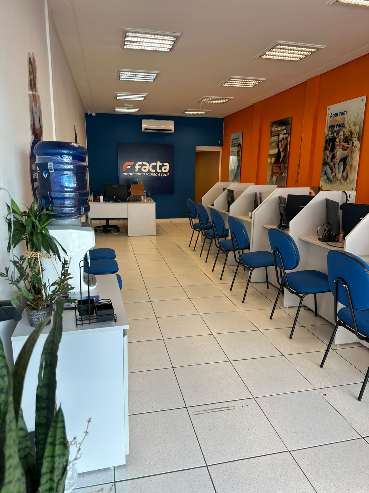 Escritório interno da Facta Financeira