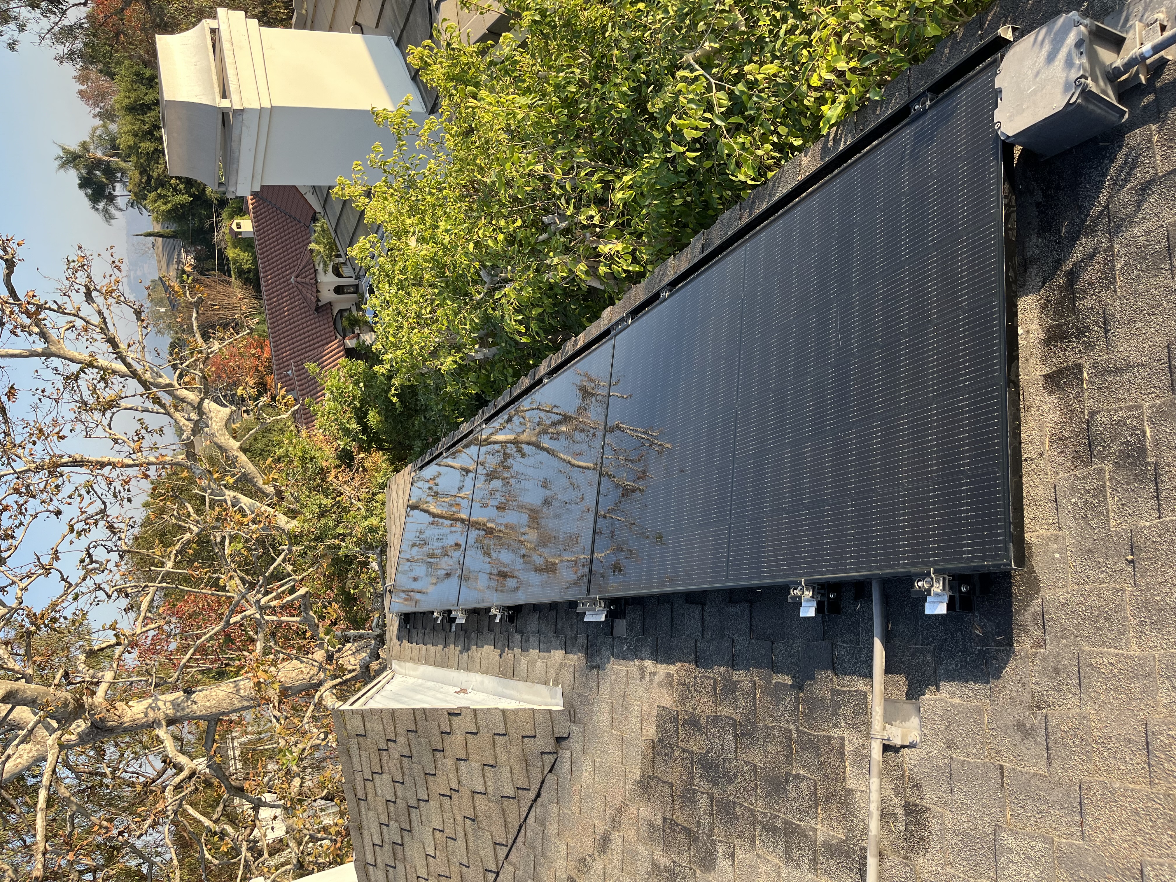 Professional gutter cleaning in Huntington Beach Orange County