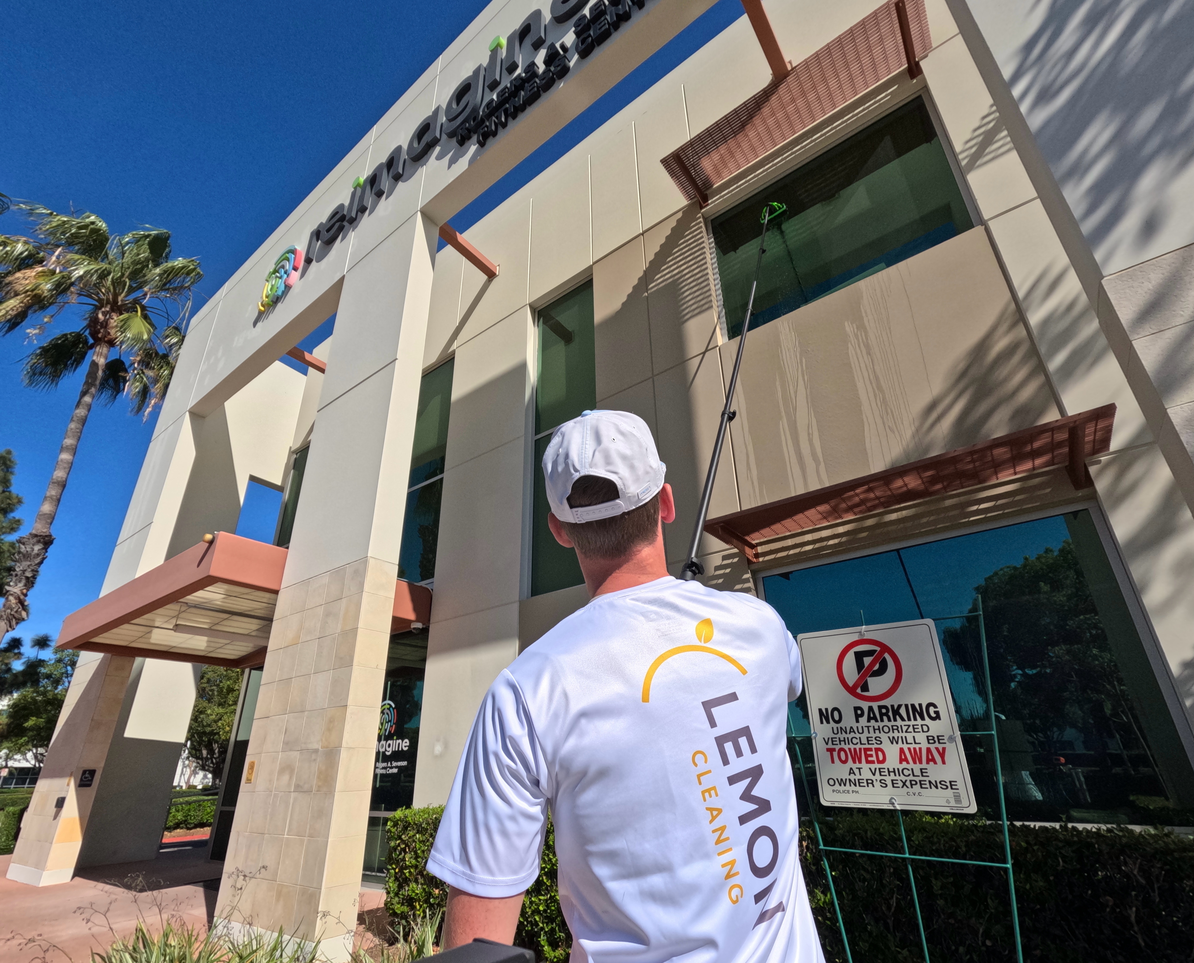 Commercial window cleaning in Orange County