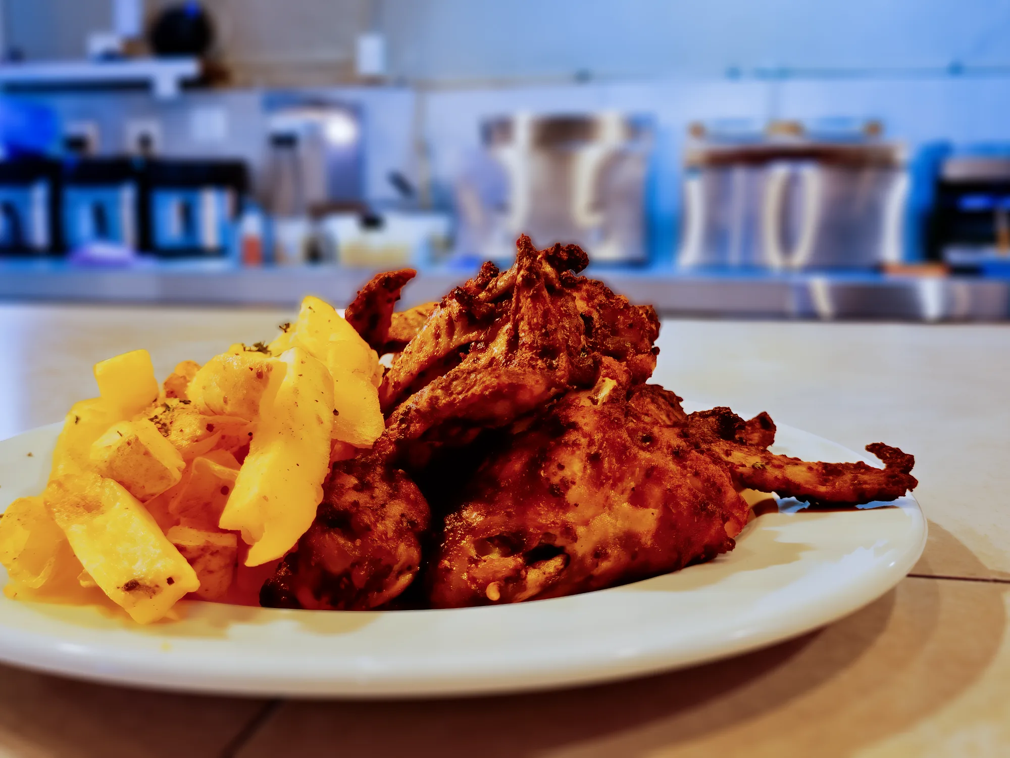 Platter of chicken wings and chips at Breezy's