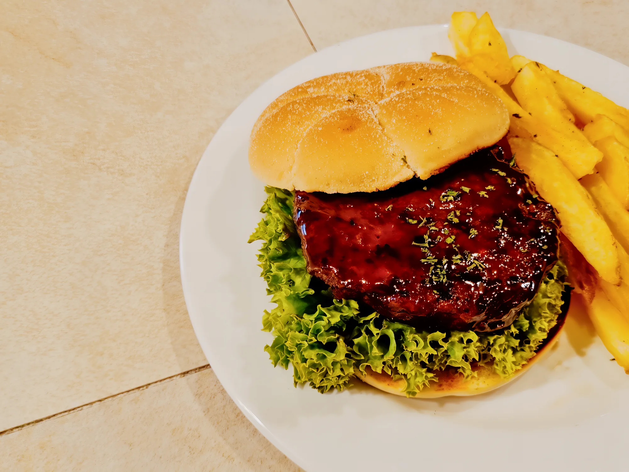Burger and chips at Breezy's