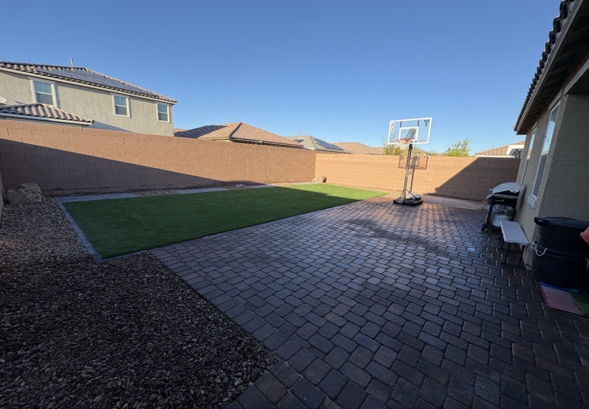 Completed Las Vegas backyard with turf and paver area