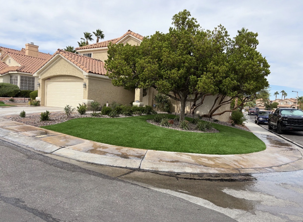 Completed Las Vegas front yard with artificial turf