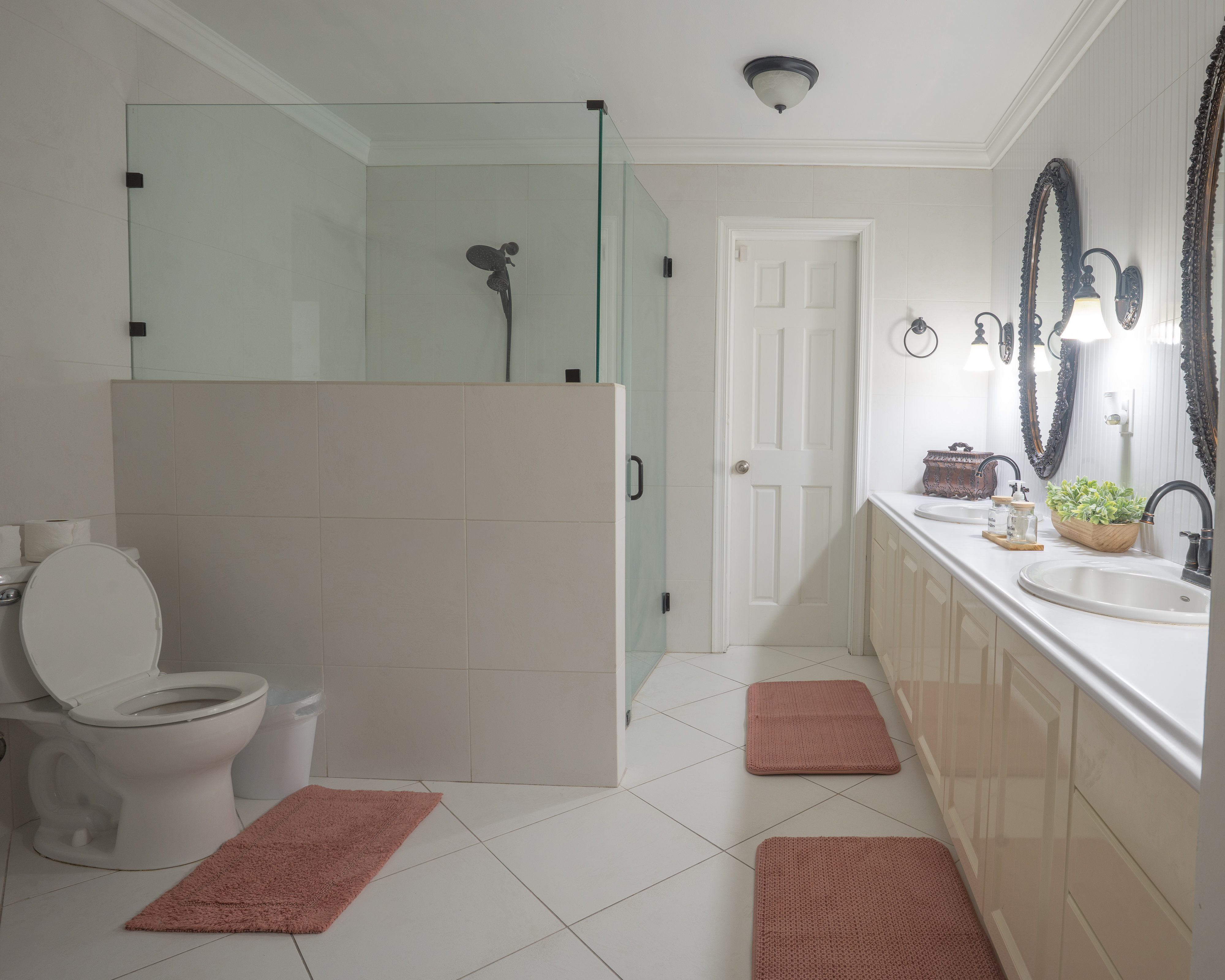 Bridal suite bathroom