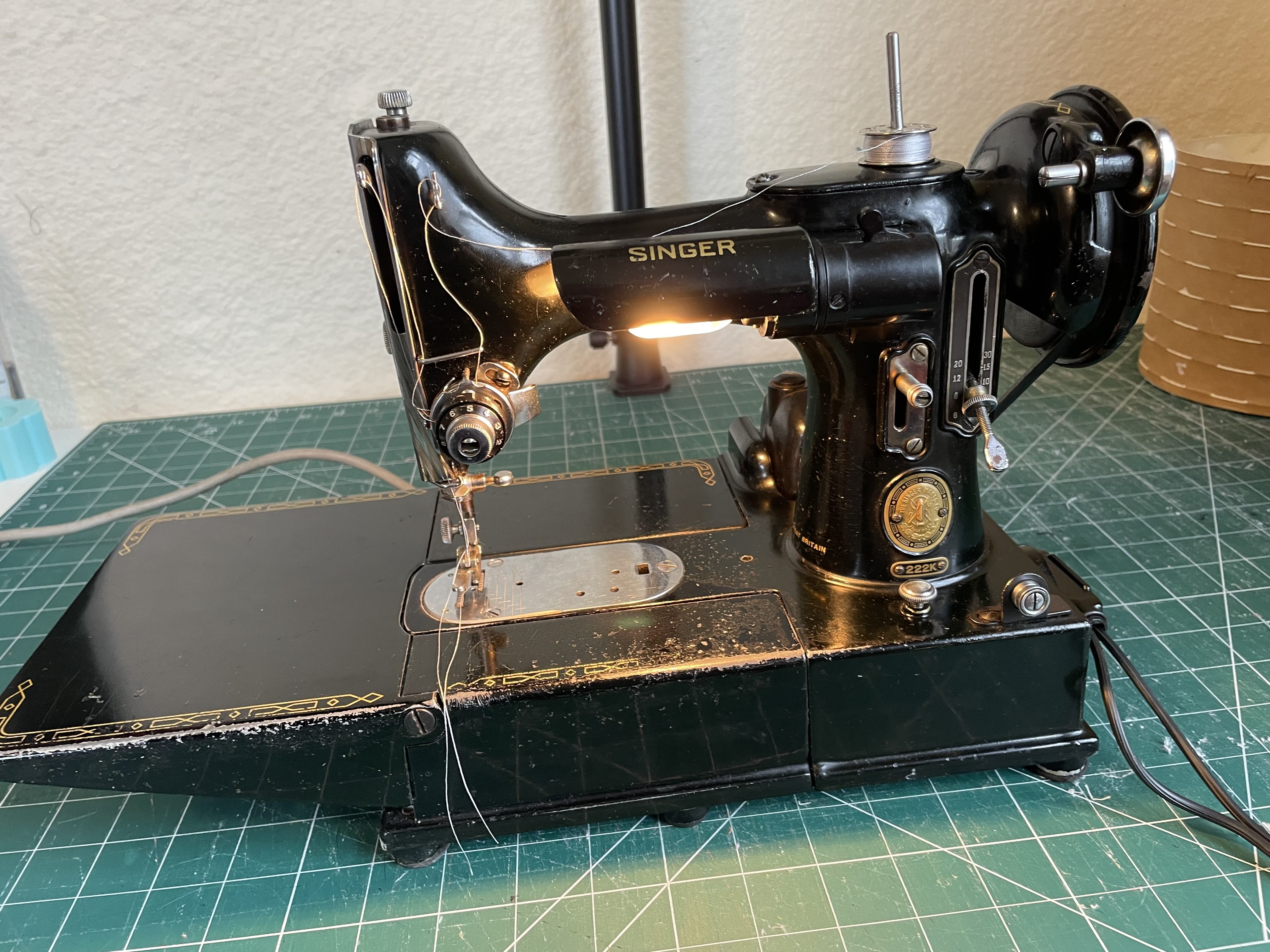 1953 Singer Featherweight 222 sewing machine 1953 Singer Featherweight 222 sewing machine