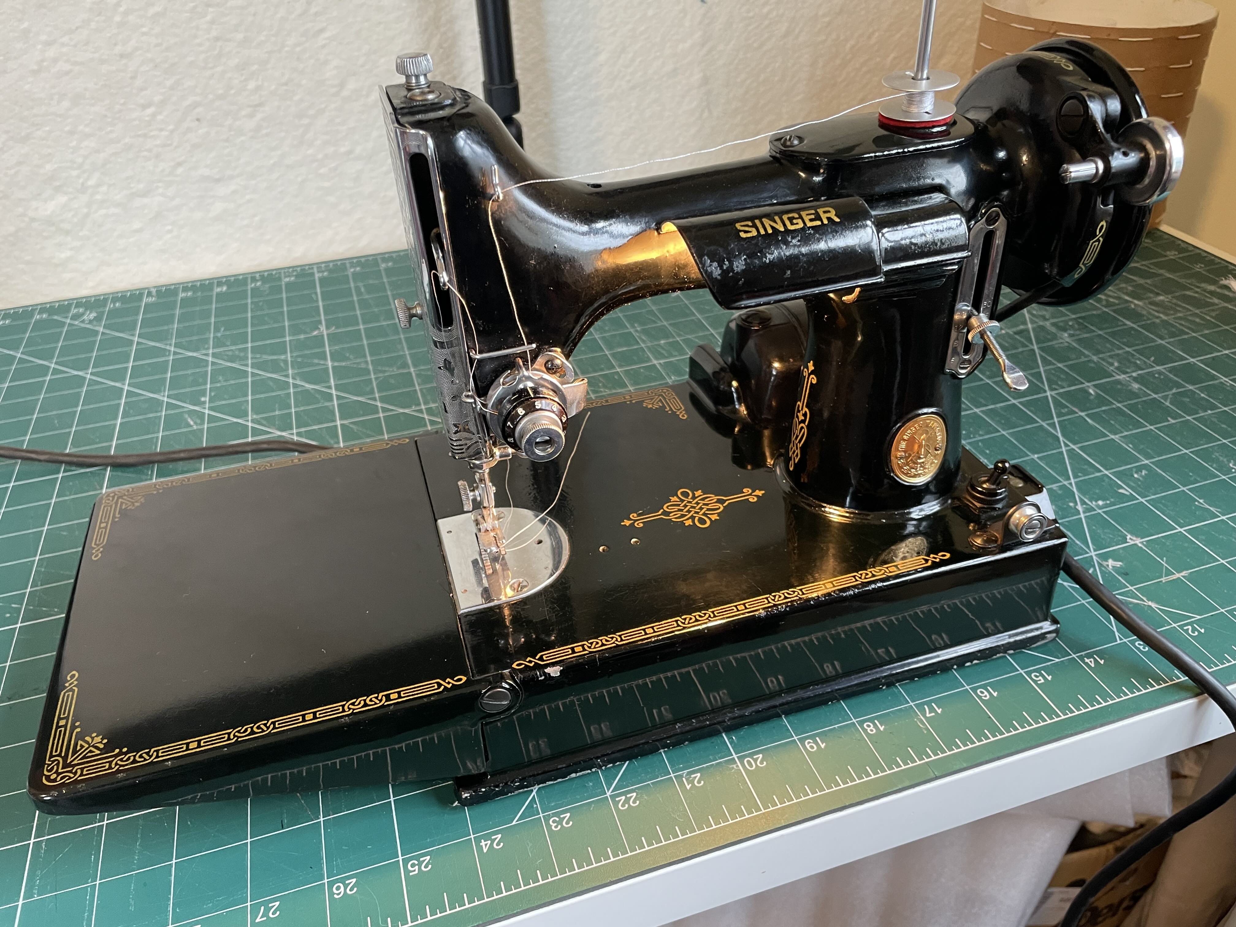 1947 Singer Featherweight 221 sewing machine 1947 Singer Featherweight 221 sewing machine