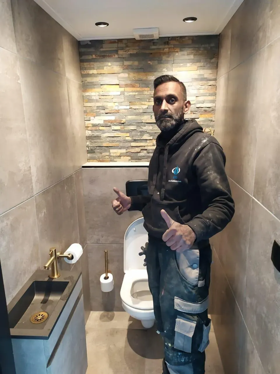 Gerenoveerd toilet na een lekkage in de regio Rotterdam