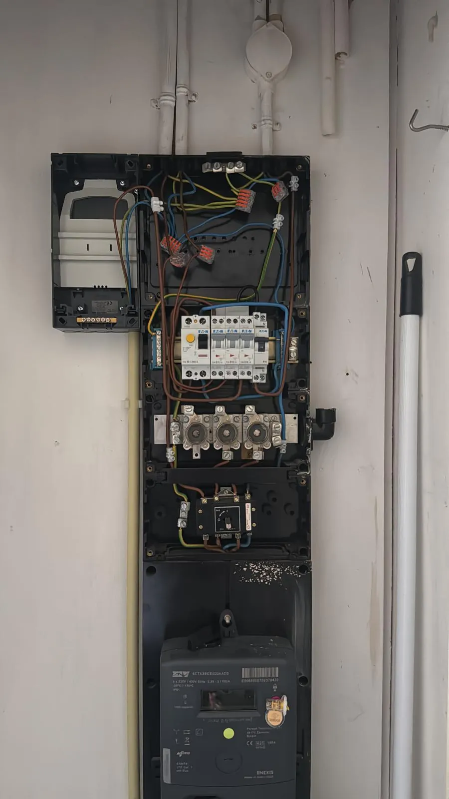 Meterkast met groepenkast en nieuwe bedrading in de regio Rotterdam