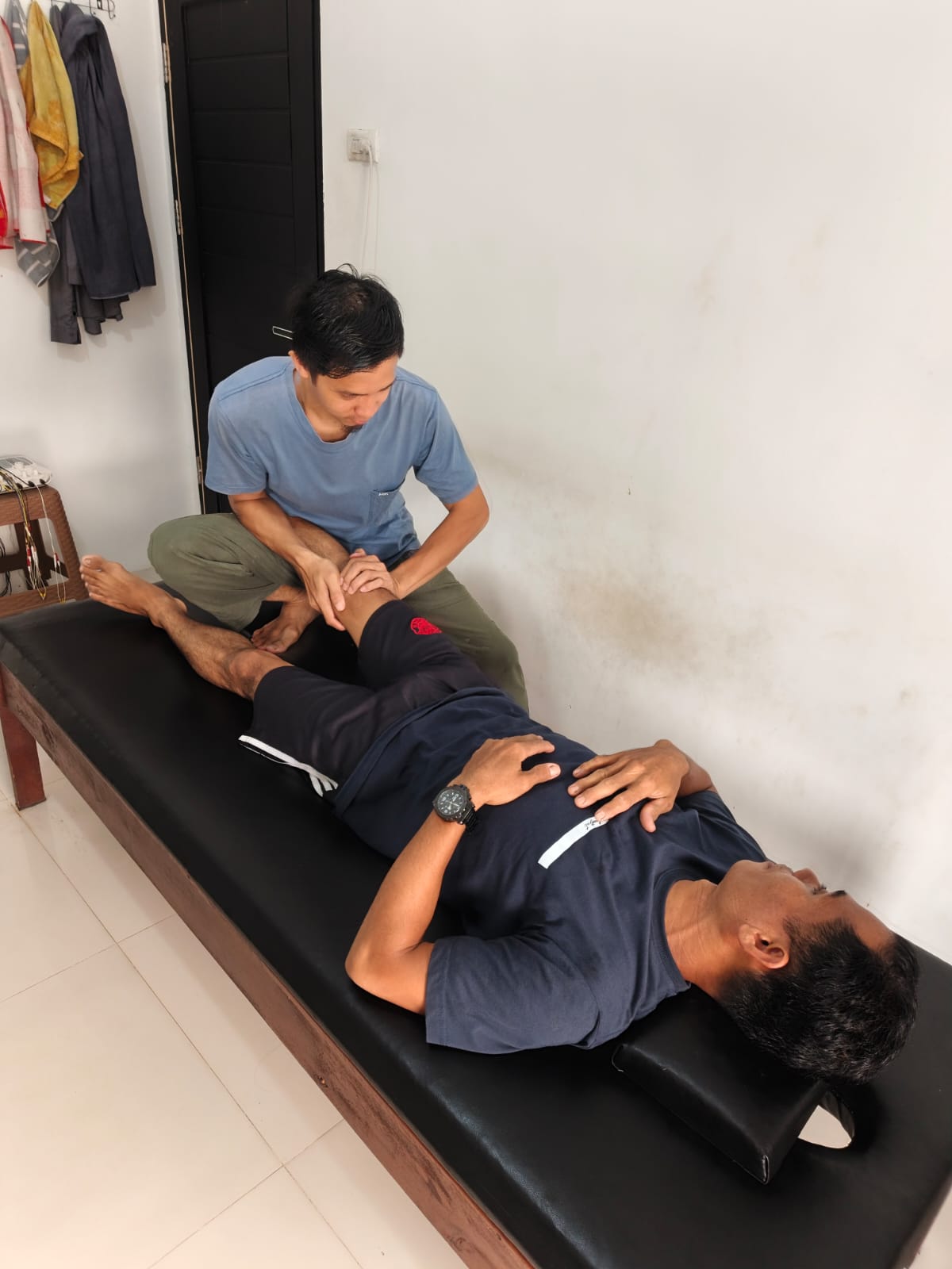 Aktivitas terapi manual di RUMAH TERAPI ALFA, Pemangkat