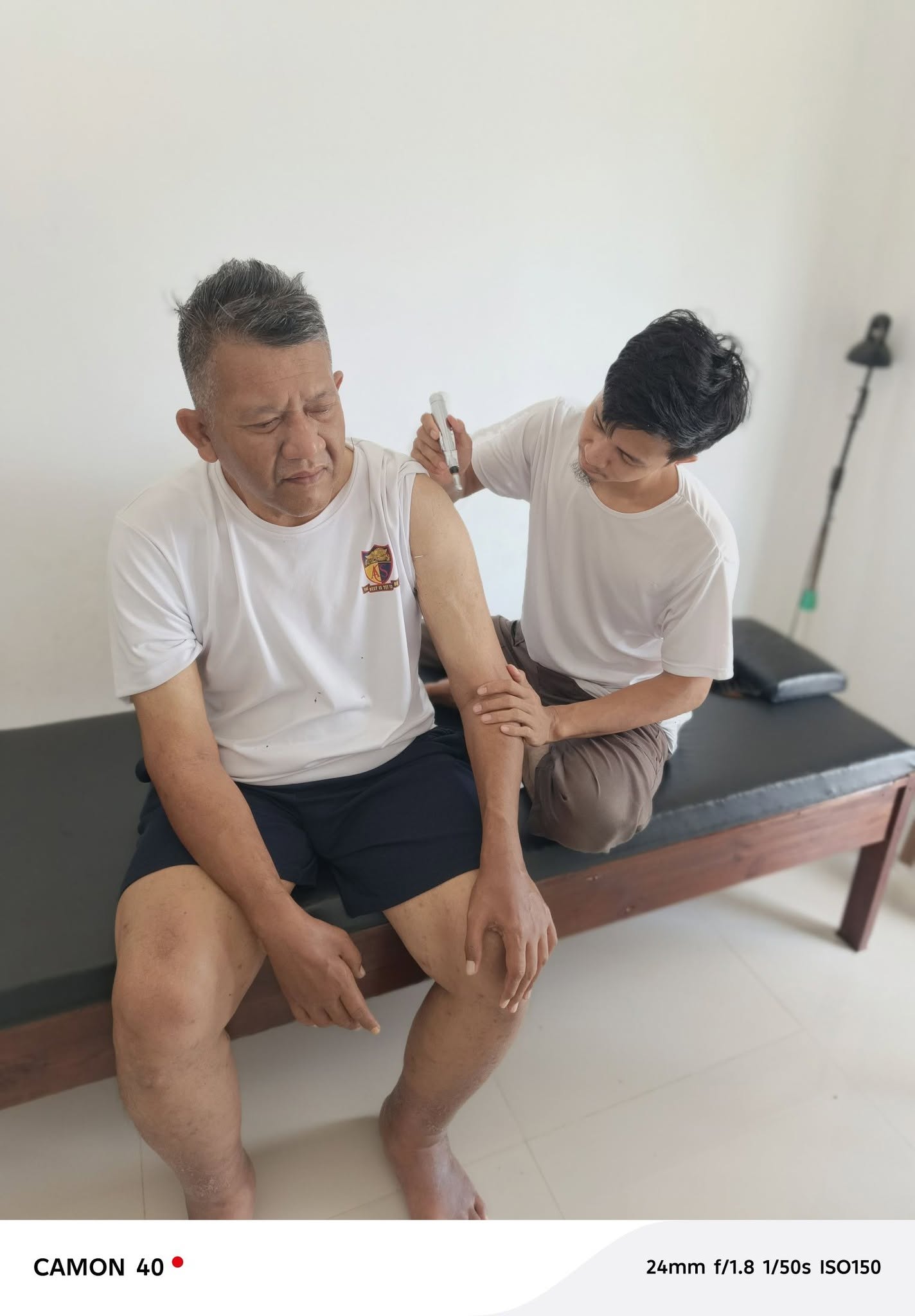 Muhammad Amirullah saat memberikan layanan di RUMAH TERAPI ALFA