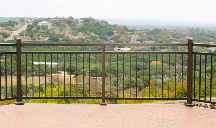 Deck railing installed on a residential deck in Thornton, CO