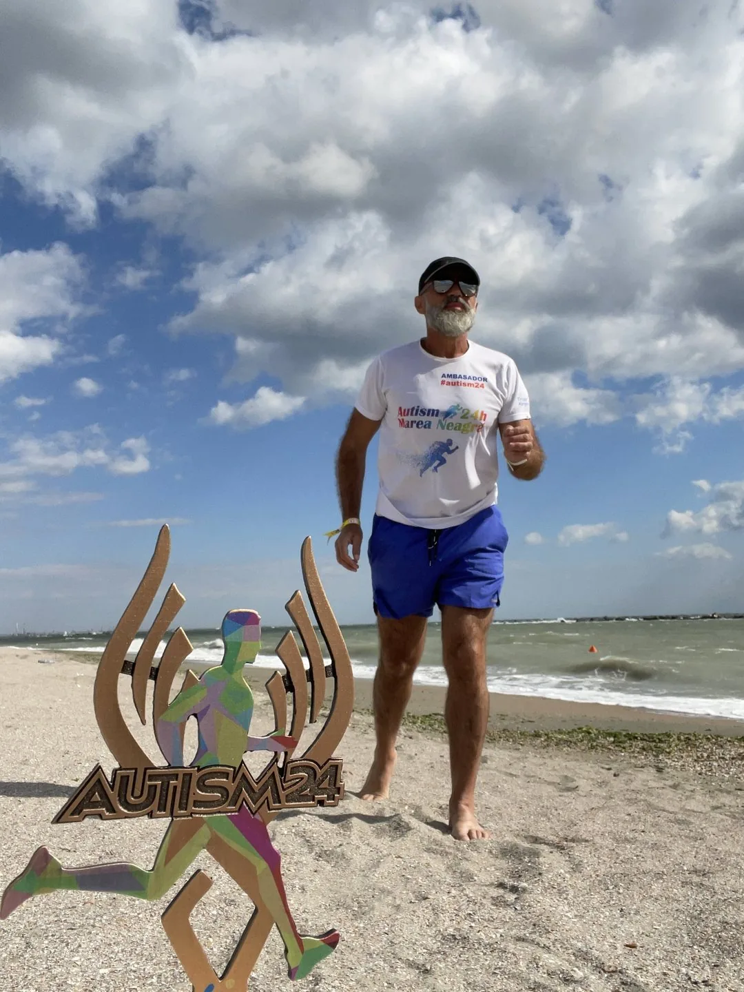 Ioan Cuciula la cursa Autism 24, pe plaja Mării Negre
