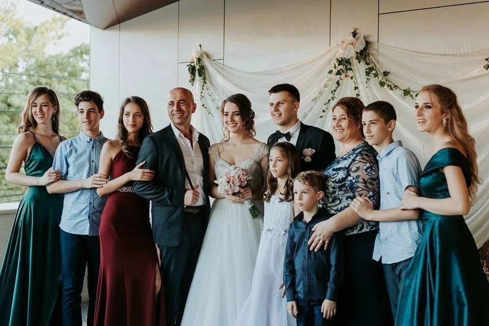 Ioan Cuciula alături de familia sa