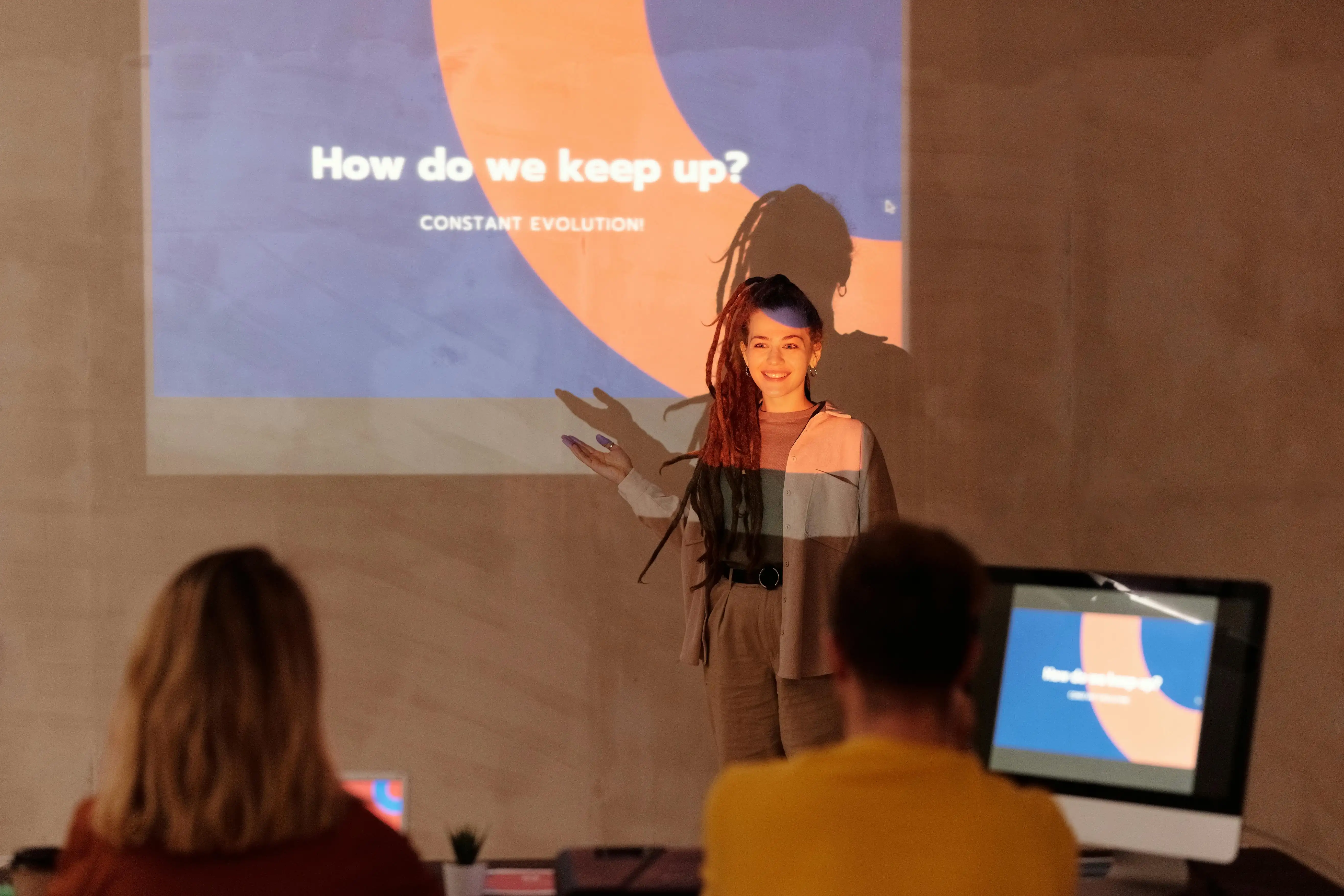 Female entrepreneur leading a live workshop with an engaged audience, demonstrating the value-first approach to free live launching for women business owners in Australia