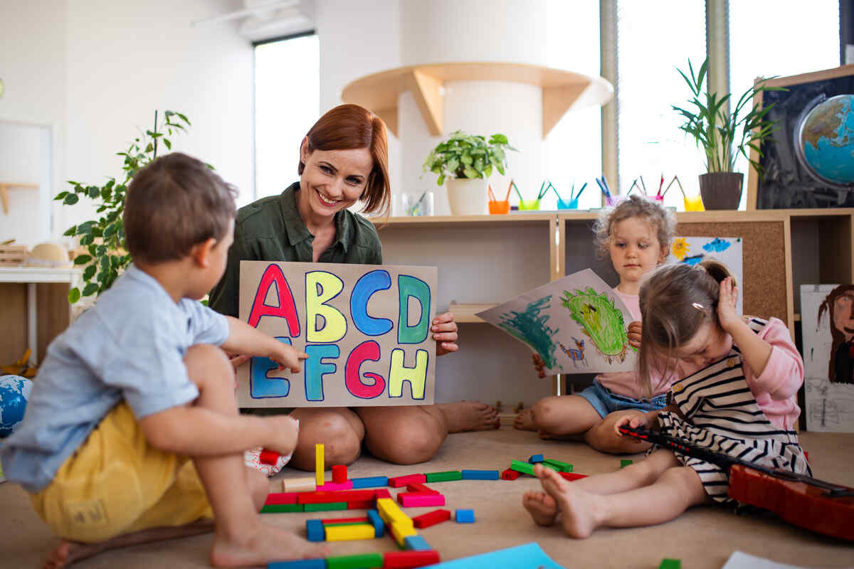 positive-teacher-child-bond-encourage-communication-skills-during-early-childhood-learning positive-teacher-child-bond-encourage-communication-skills-during-early-childhood-learning