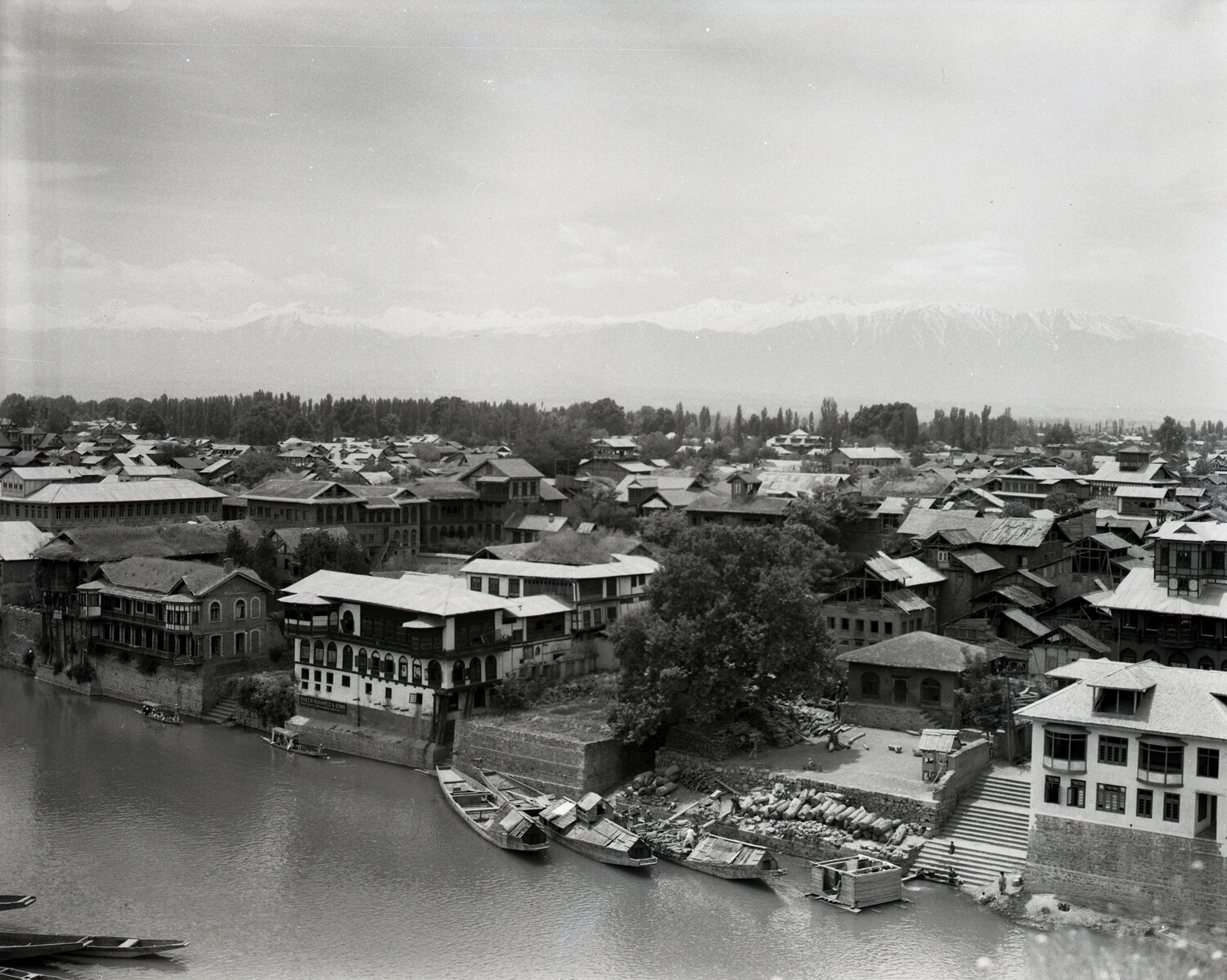 Panoramic View of Srinagar, Kashmir, Along the Jhelum River, with Himalayan Backdrop