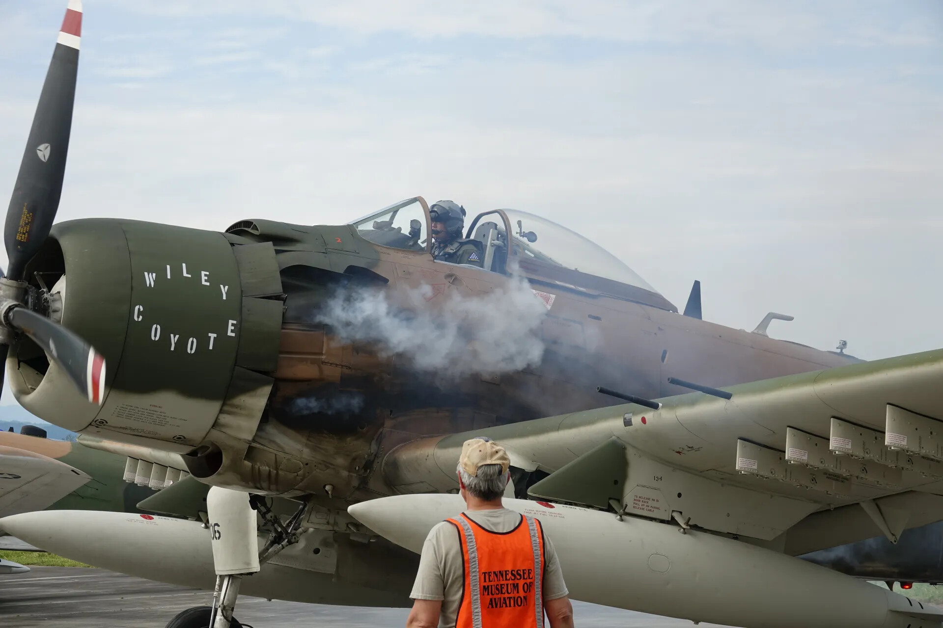 A-1 Skyraider 'Wiley Coyote' Engine Start with Ground Crew, Tennessee Museum of Aviation Event, May 2019