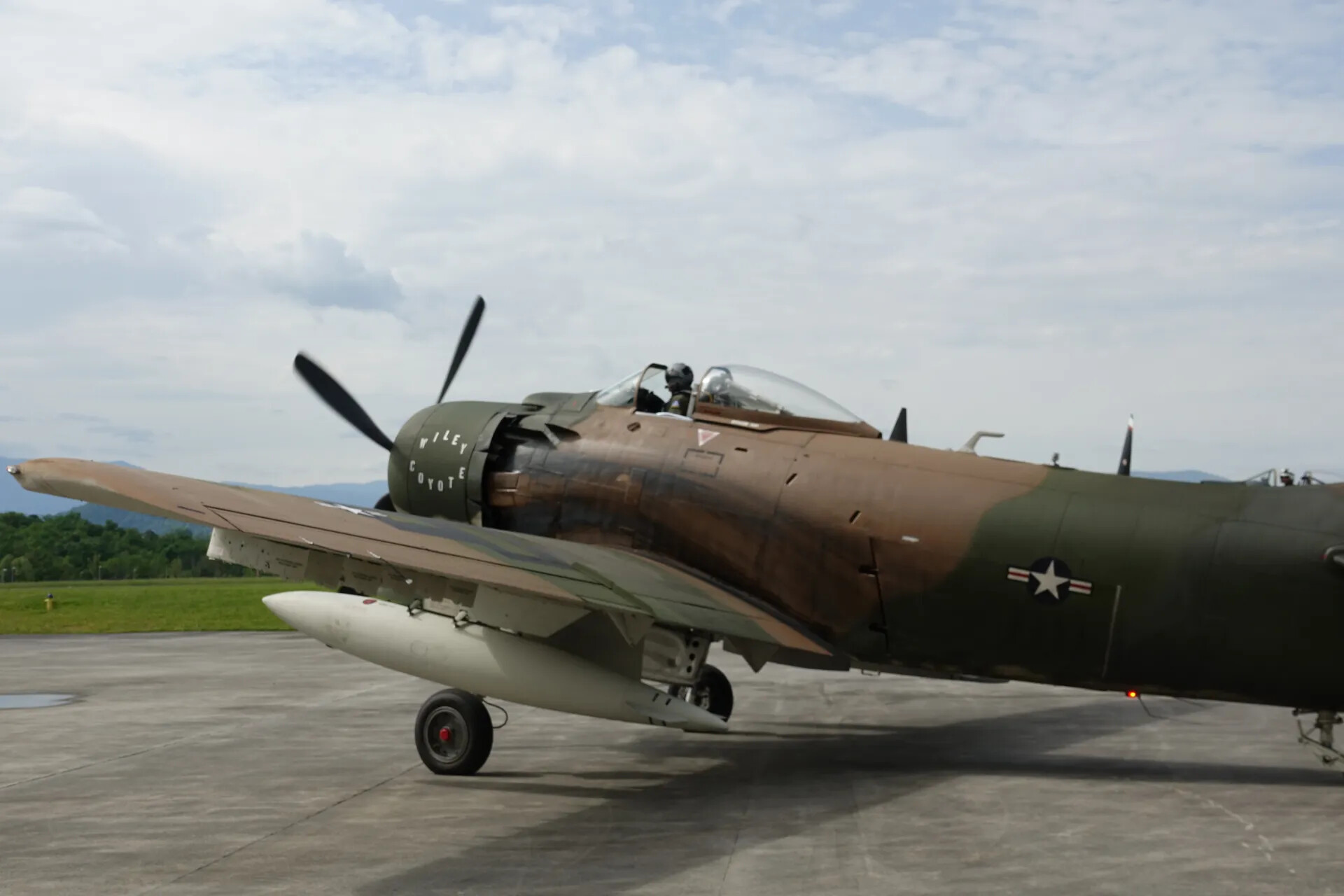 Douglas A-26/B-26K Invader 'Wiley Coyote' Taxiing, May 2019 Fly-In Event