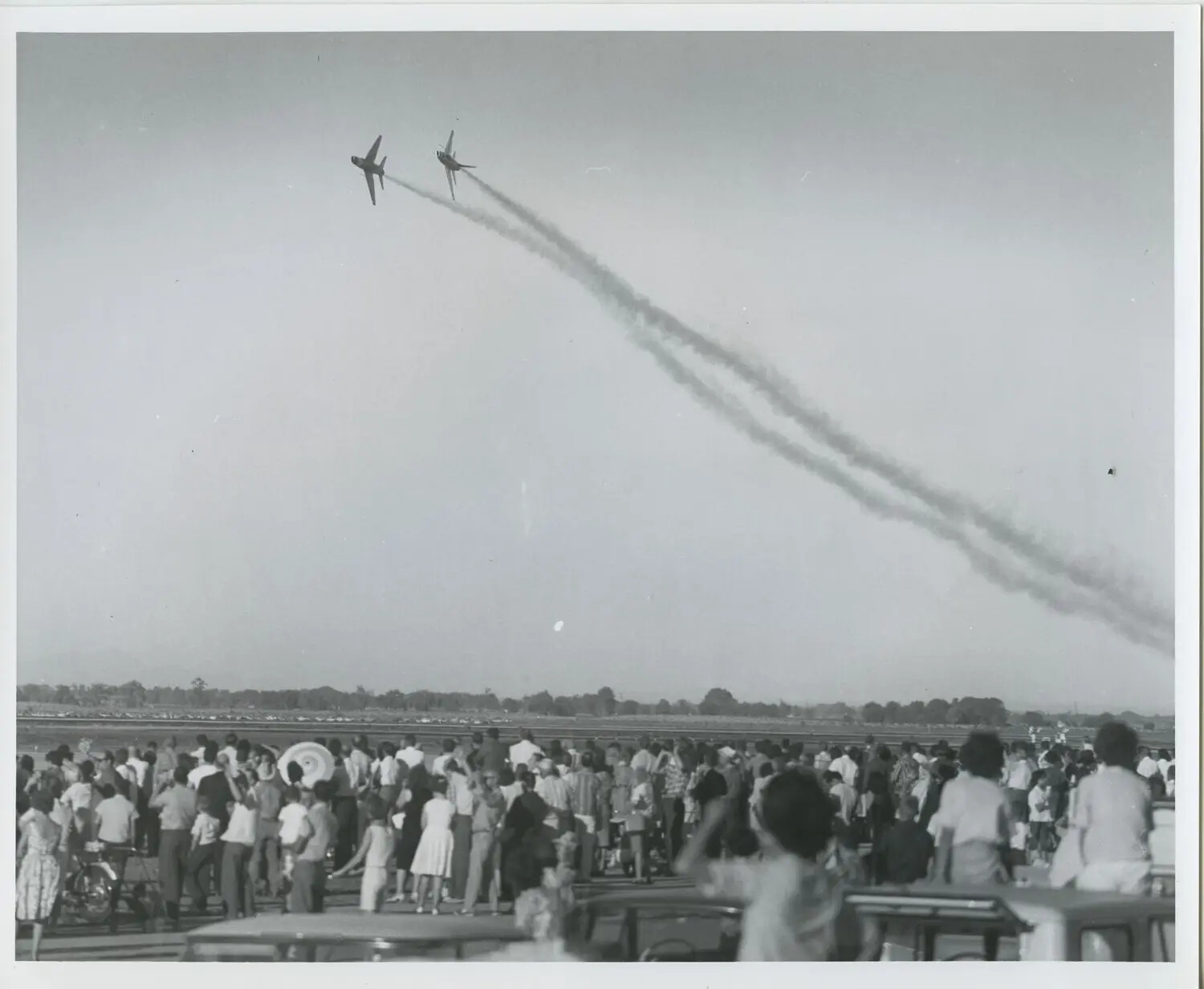 Crowd Watching Thunderbirds Jets Perform Diving Crossover at Air Show