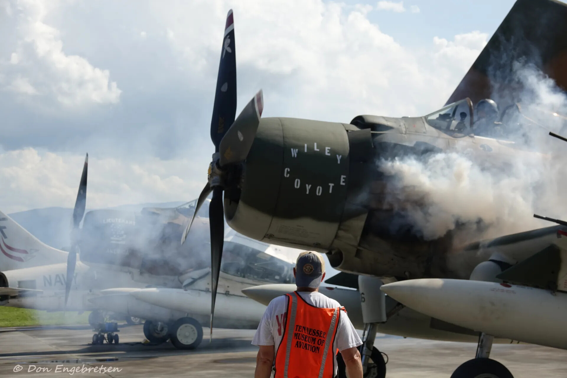 A-1 Skyraider "Wiley Coyote" Engine Start with Smoke, Tennessee Museum of Aviation, May 2019