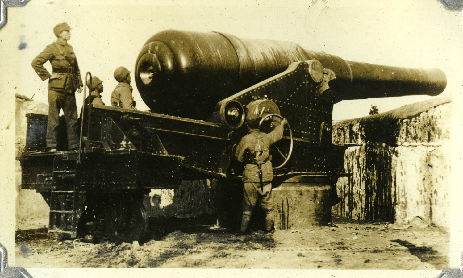 Soldiers with Heavy Coastal Defense Gun, Manila Bay Area, Early 20th Century