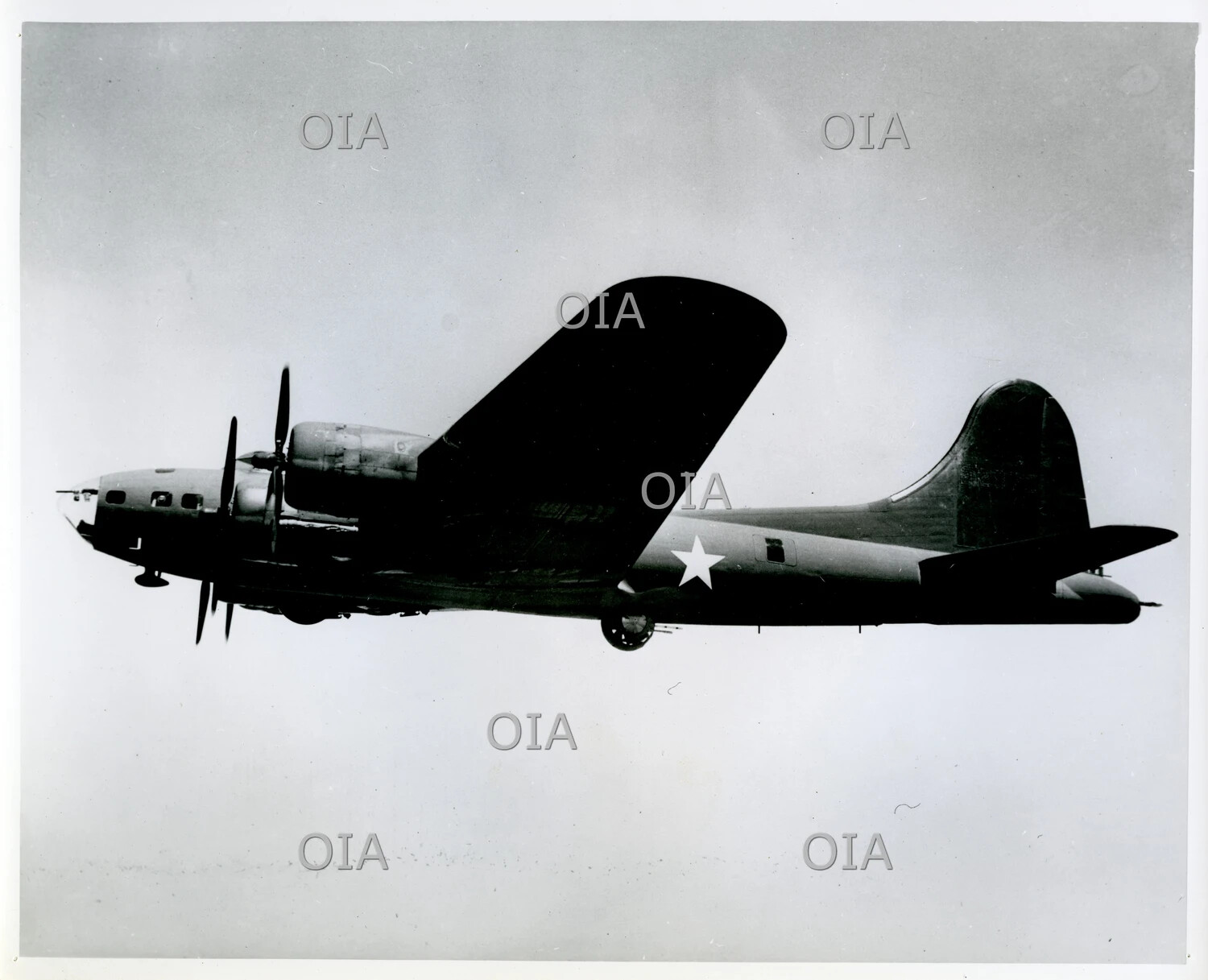 Boeing B-17 Flying Fortress Heavy Bomber in Flight, WWII-Era National Insignia