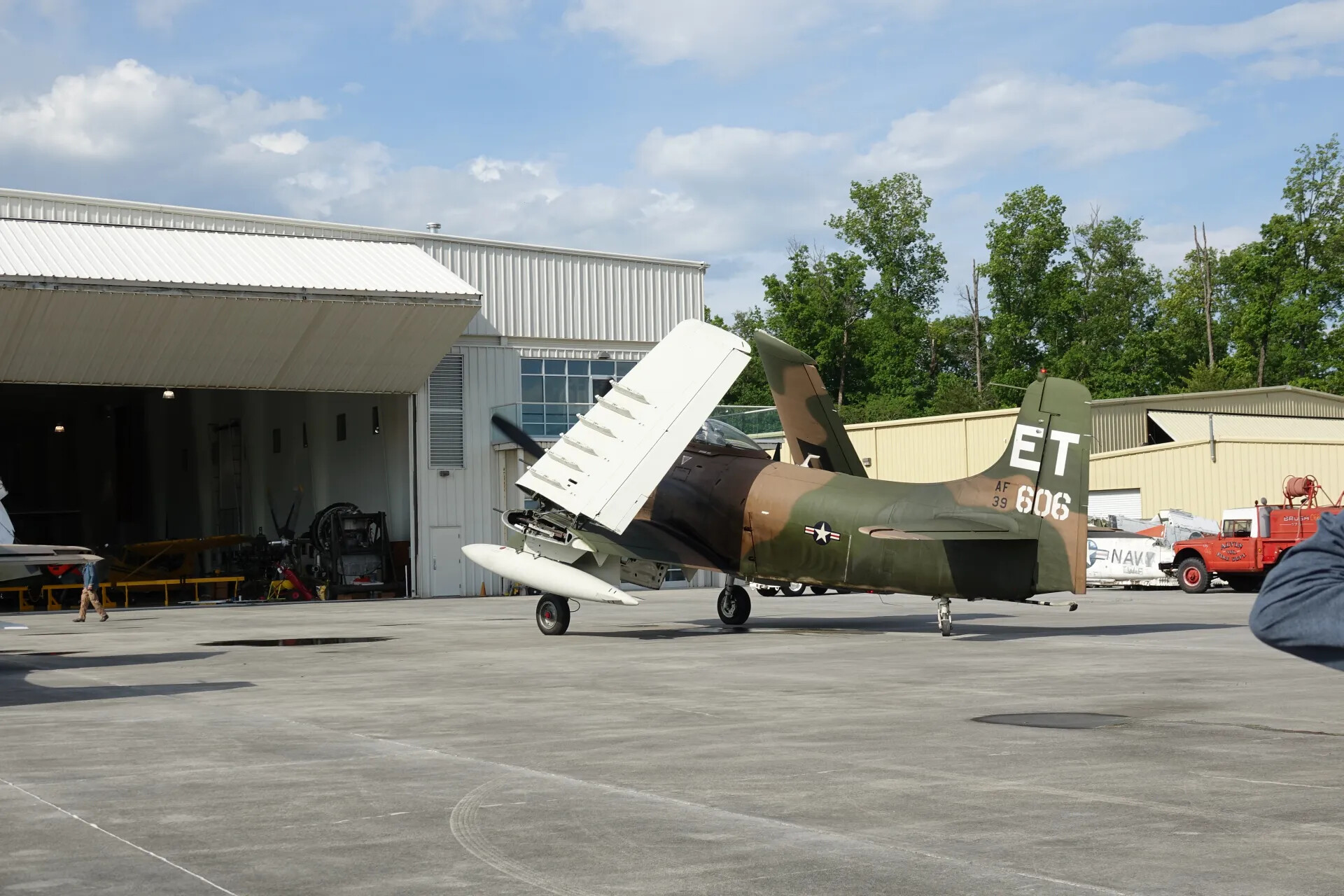 Douglas A-1 Skyraider 'ET' AF 39-606, Close Rear Three-Quarter View