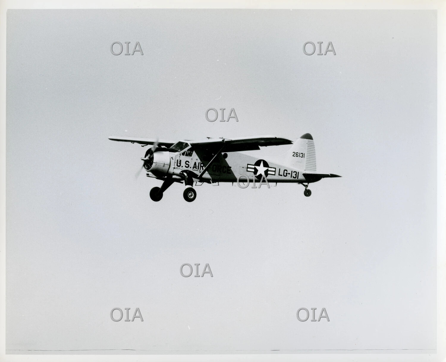 U.S. Air Force de Havilland Canada L-20 (U-6A) Beaver Utility Aircraft in Flight, Serial 26131 / LG-131