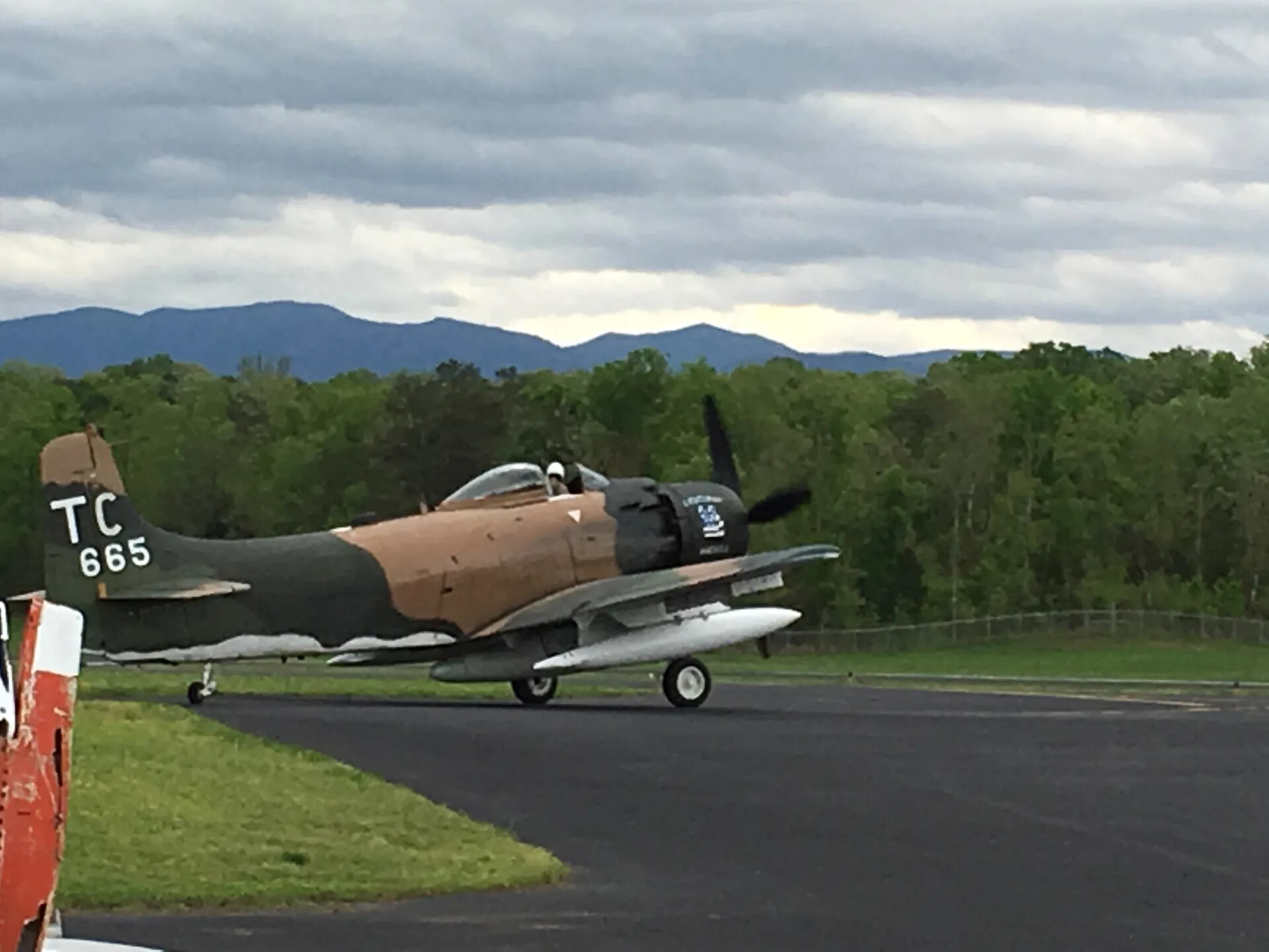 A-1 Skyraider 'Lieutenant America' (TC 665) Taxiing at Mel Swanson Day Event