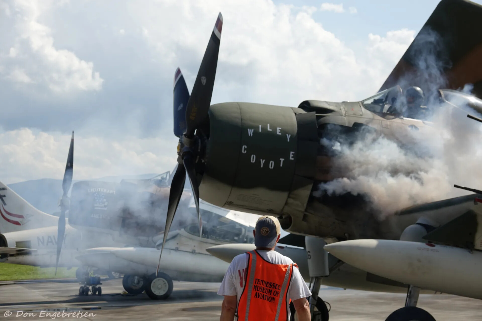 A-1 Skyraider 'Wiley Coyote' Engine Start, Tennessee Museum of Aviation Air Show