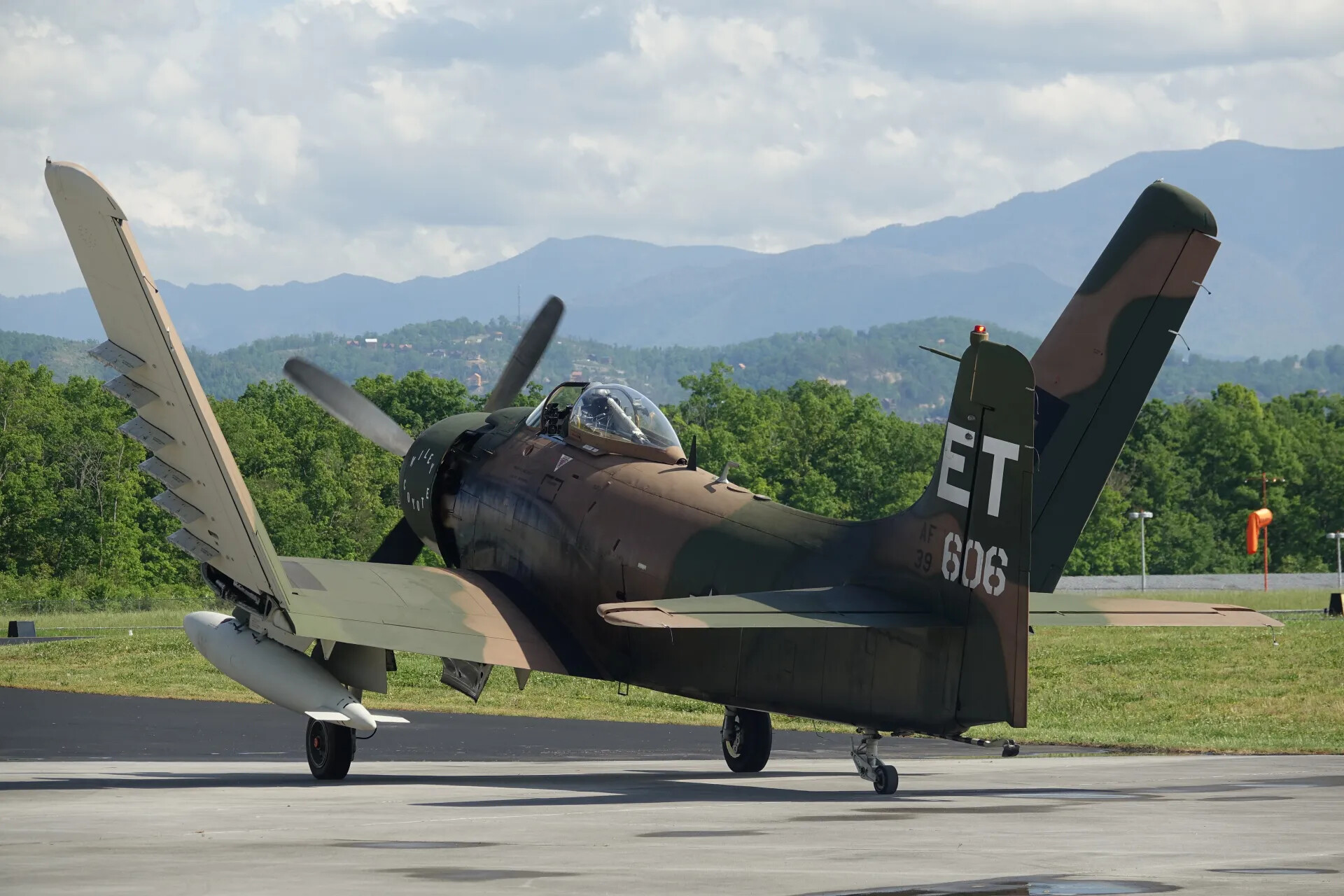Restored A-1 Skyraider 'Wiley Coyote' (Tail ET-606), Taxiing at TN Airshow, May 2019