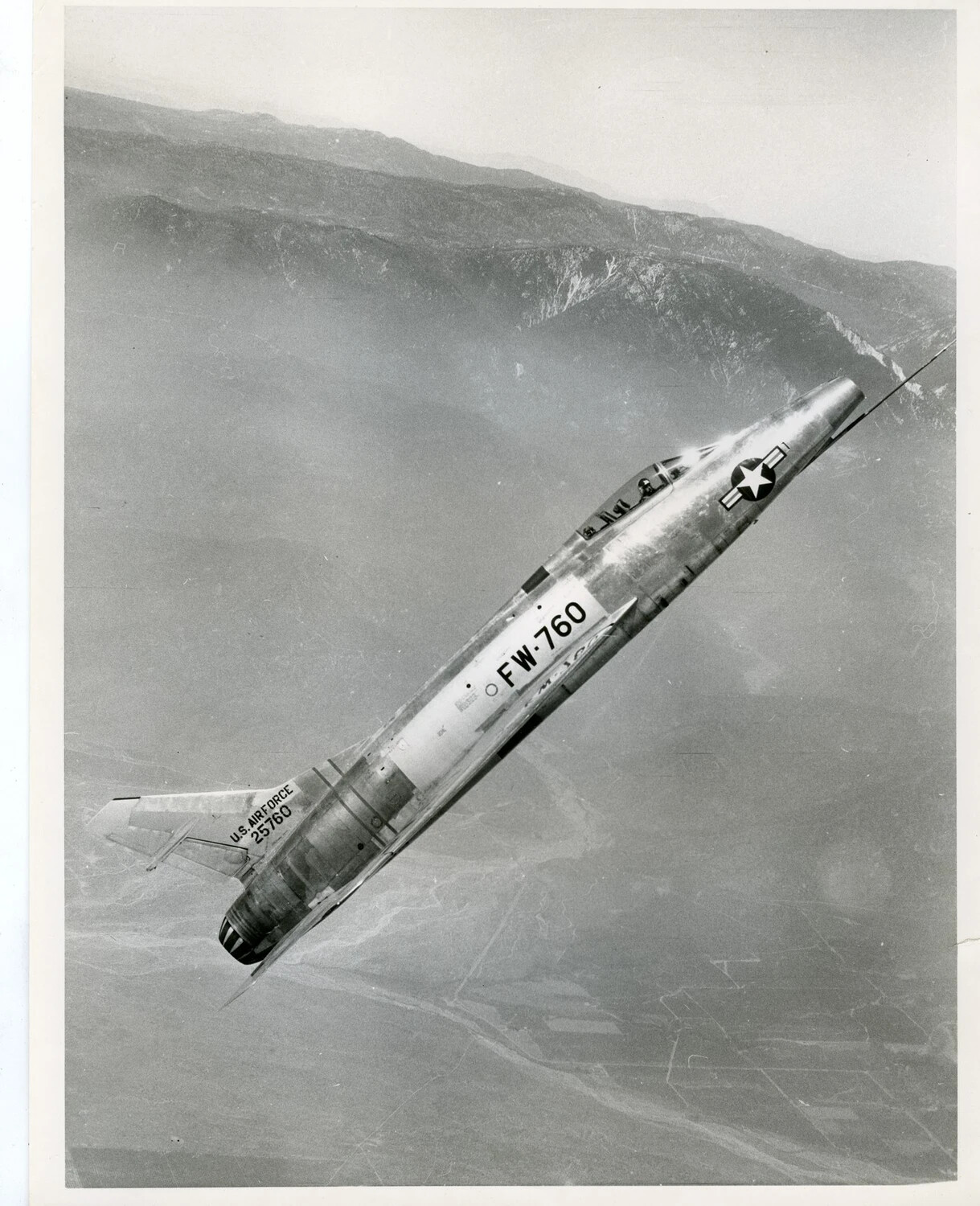 North American F-100 Super Sabre in Steep Banking Turn, Tail Code FW-760