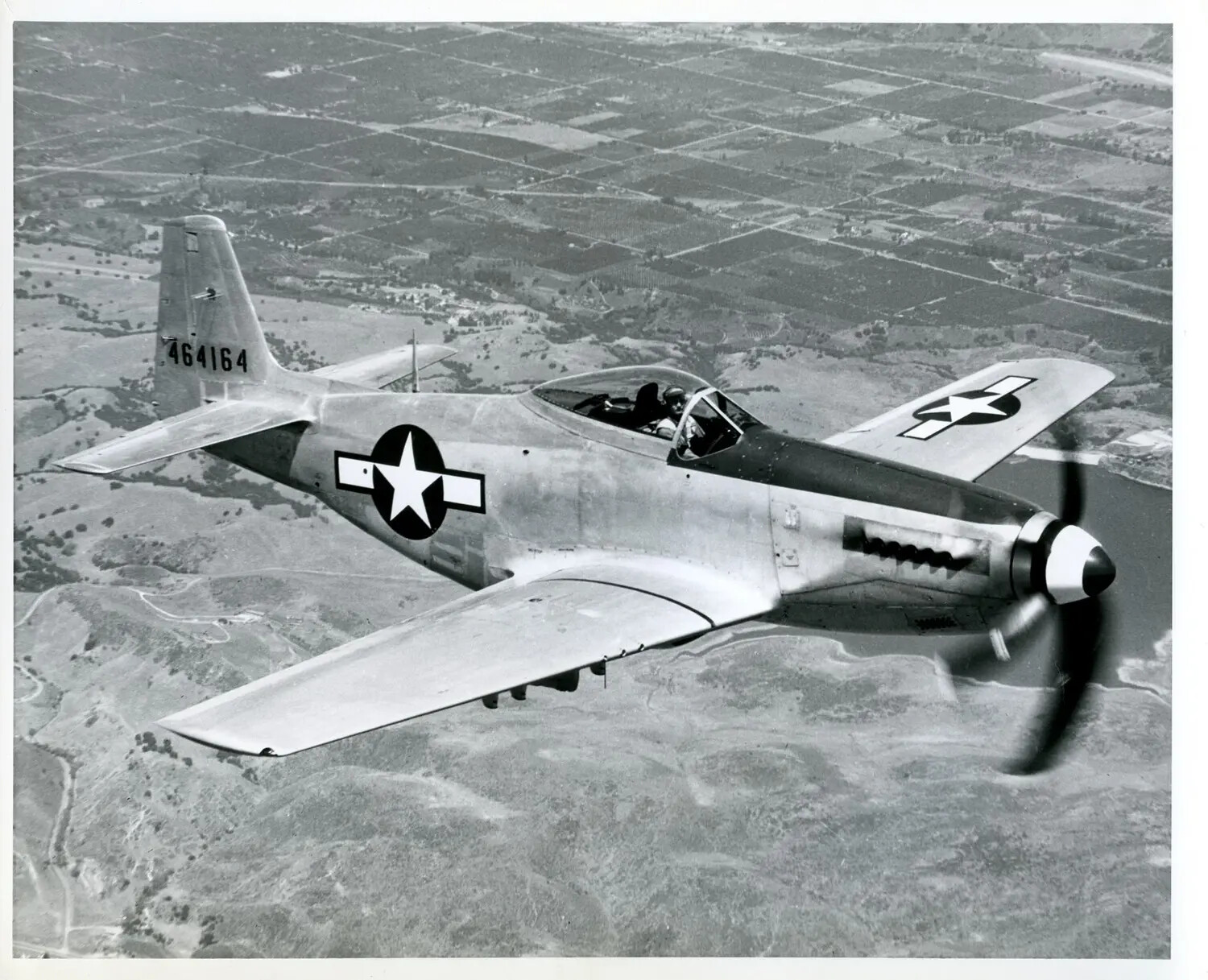 North American P-51H Mustang in Banking Flight, Tail Number 464164