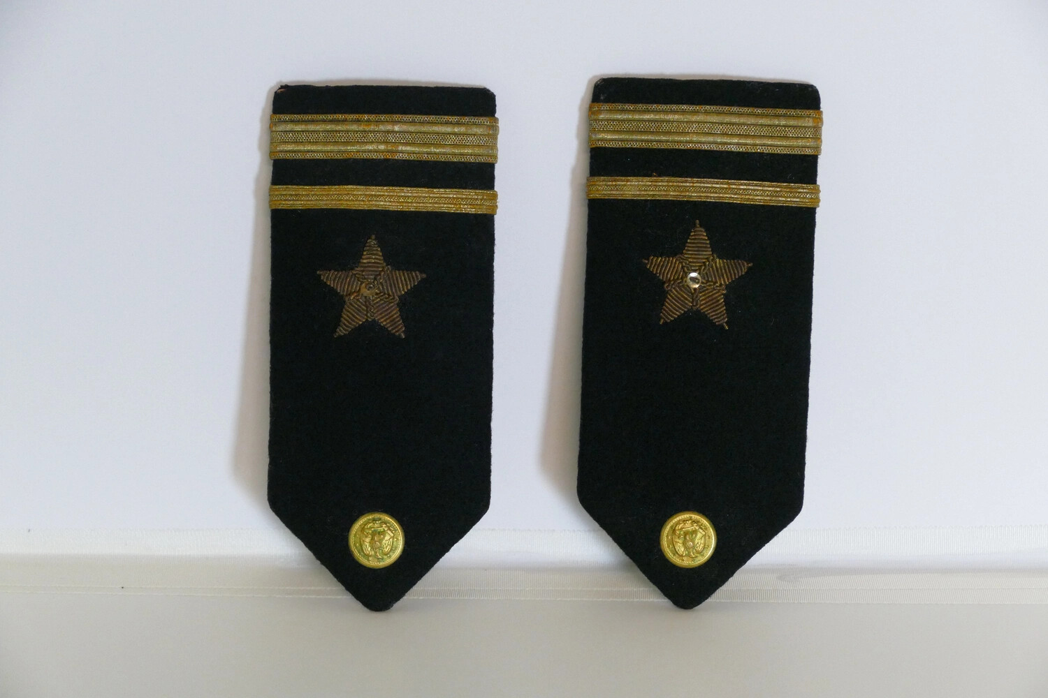 U.S. Navy Lieutenant (O-3) Hard Shoulder Boards with Line Officer Star, Korean War Era