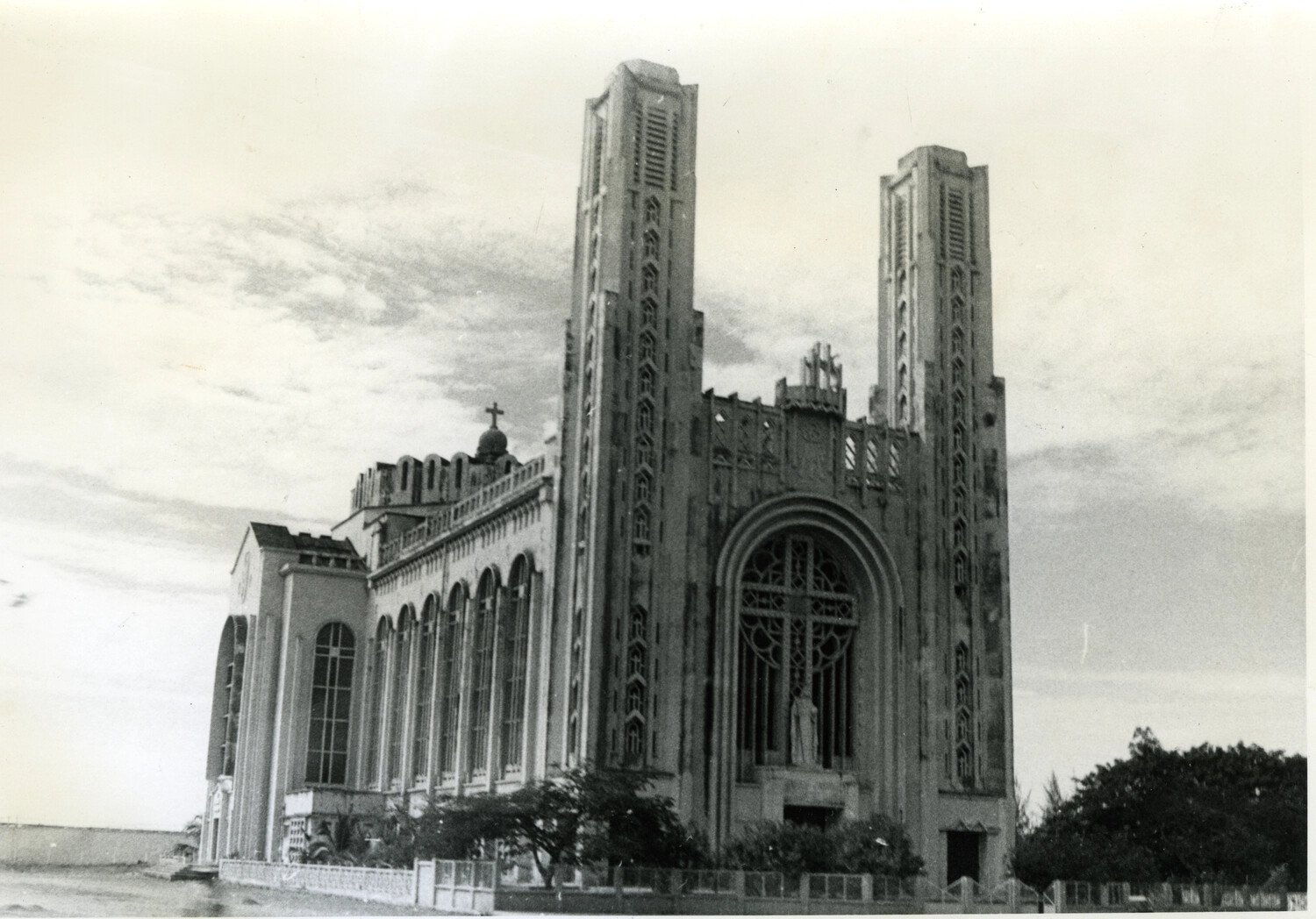 Cathedral of Phnom Penh (Notre-Dame Cathedral), Pre-1975