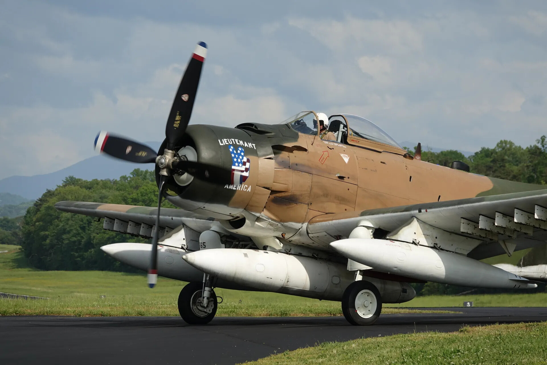 Douglas A-1 Skyraider 'Lieutenant America' (TC 665) Taxiing, Nose Art Close-Up