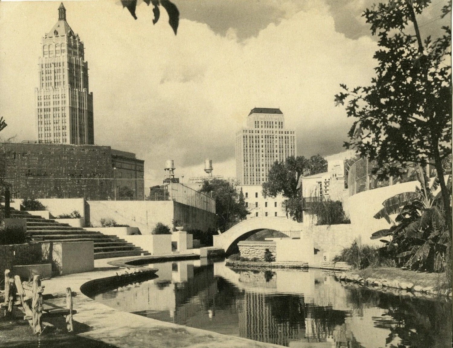 San Antonio River Walk with Downtown Skyline, Jumbo Postcard, 1945