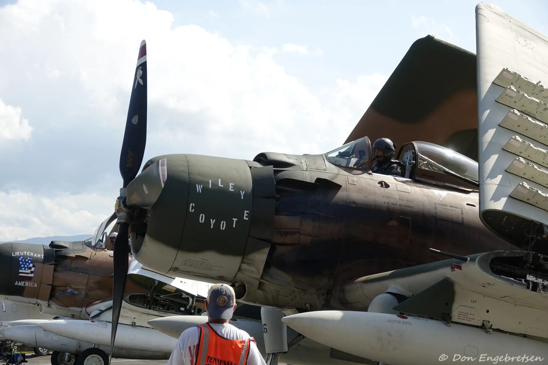 A-1 Skyraider 'Wiley Coyote' Engine Start with Ground Crew, Tennessee Museum of Aviation