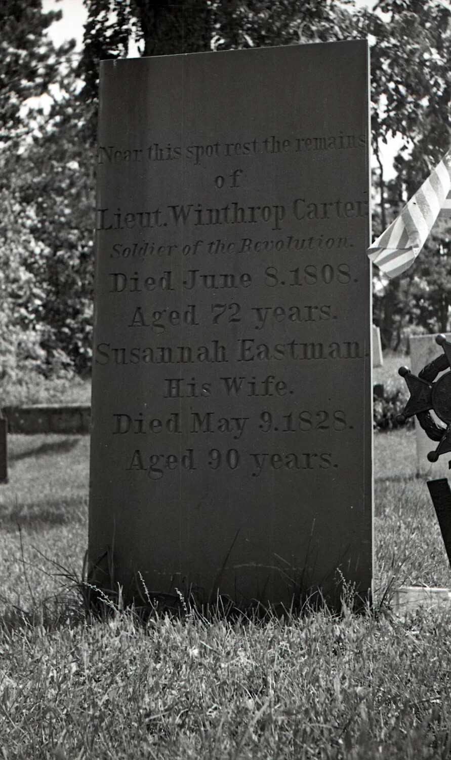 Headstone of Lieut. Winthrop Carter, Soldier of the Revolution - New England Cemetery