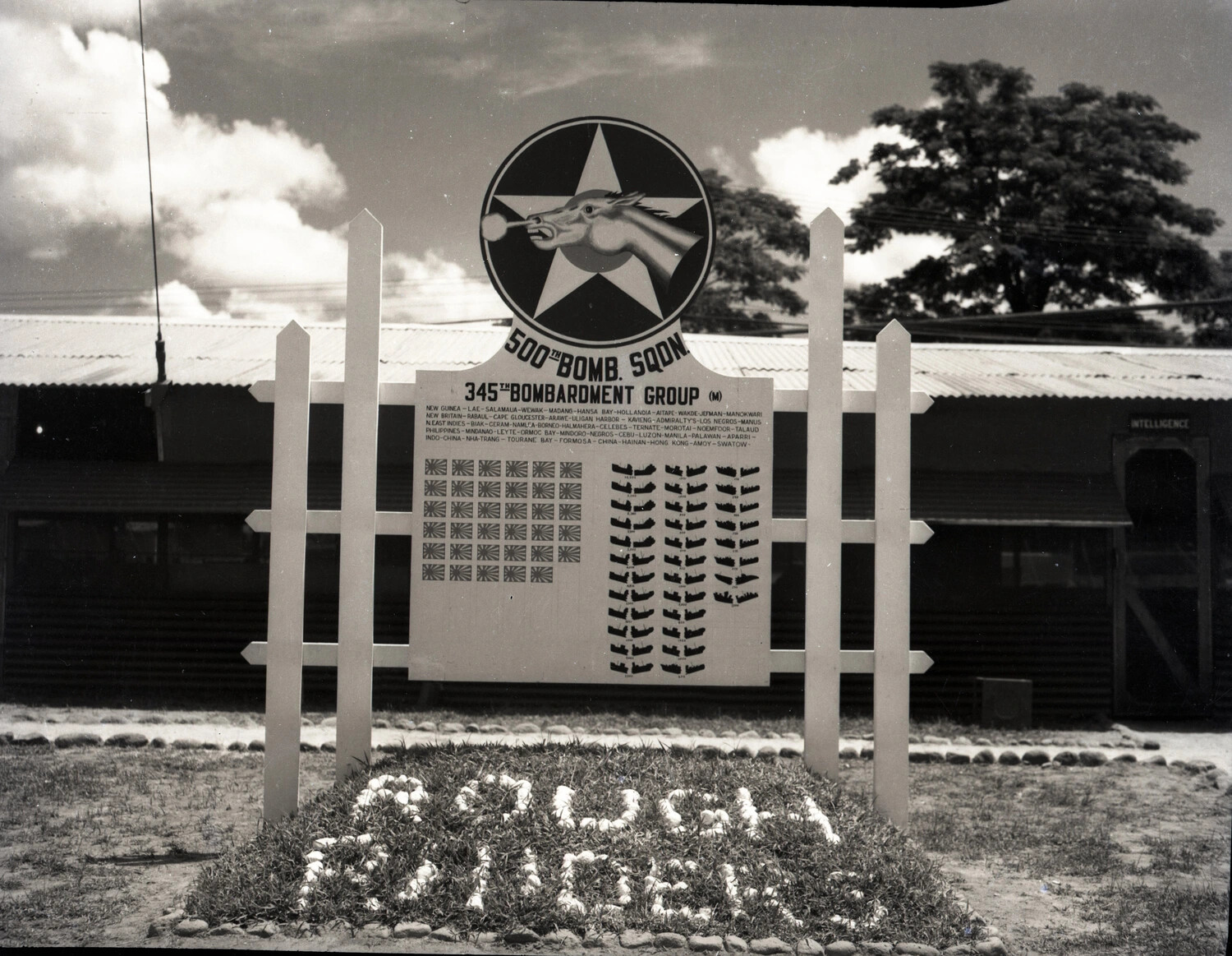 500th Bomb Squadron / 345th Bombardment Group (M) 'Air Apaches' Unit Sign, Ie Shima, 1945