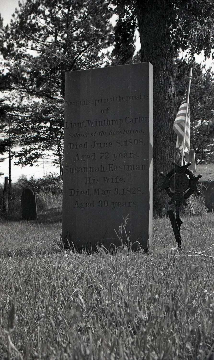 Memorial Stone of Lieut. Winthrop Carter, Revolutionary War Soldier